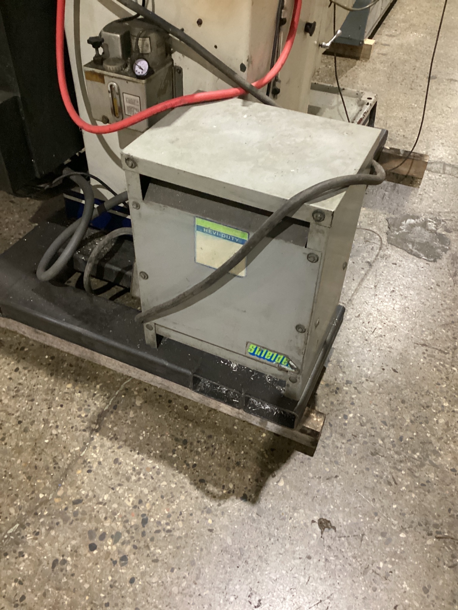 VECTRAX Vertical Milling Machine 13" x 46" Table 5 HP USED 3