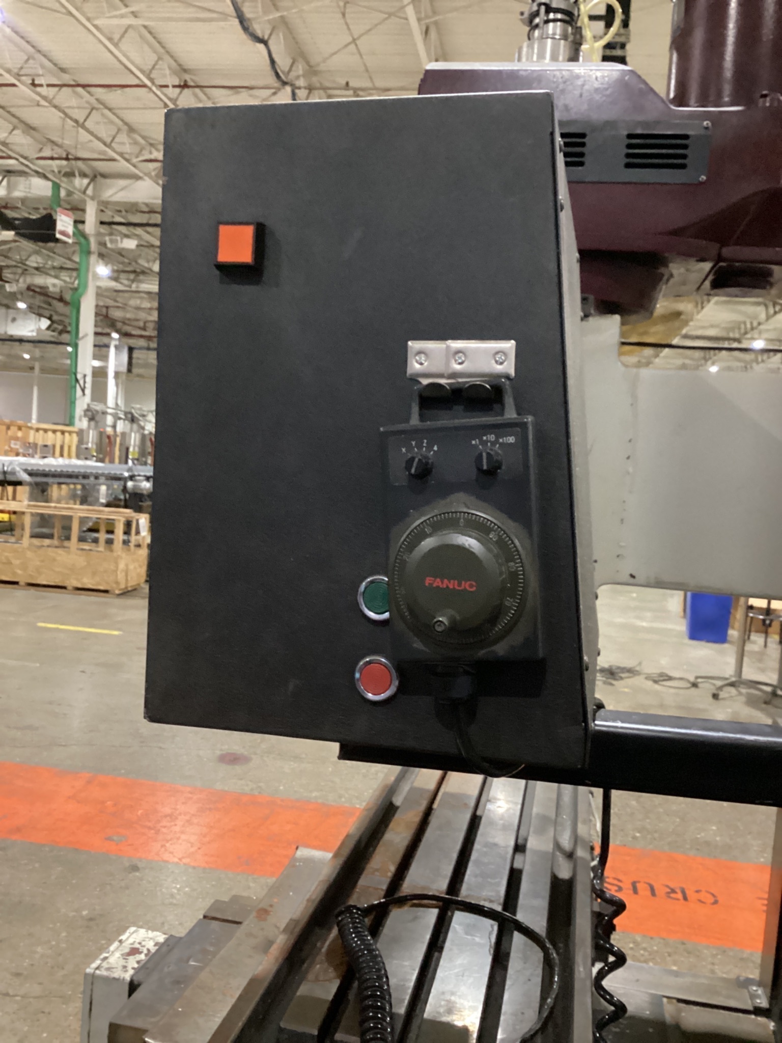 VECTRAX Vertical Milling Machine 13" x 46" Table 5 HP USED 9