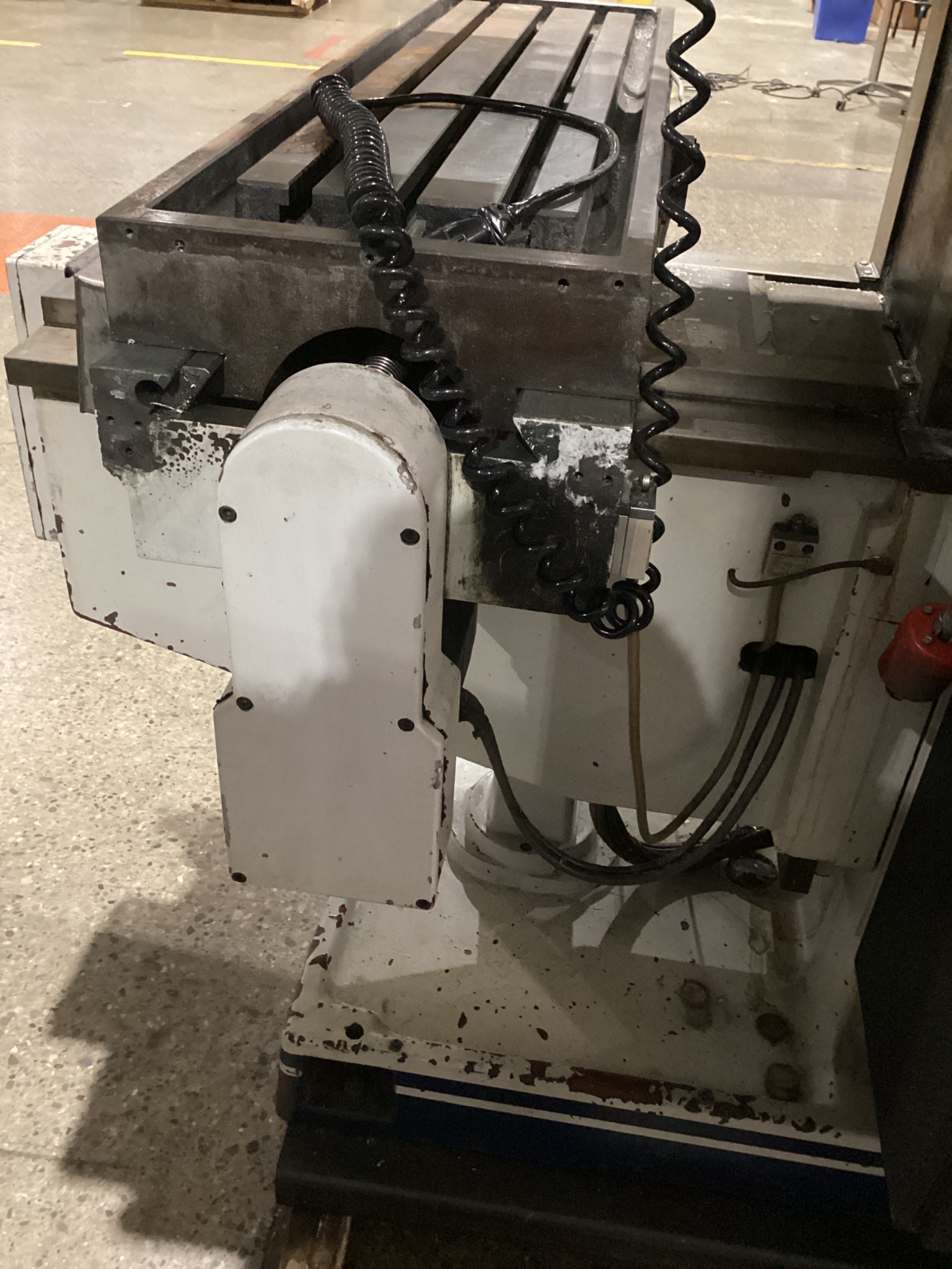 VECTRAX Vertical Milling Machine 13" x 46" Table 5 HP USED 10