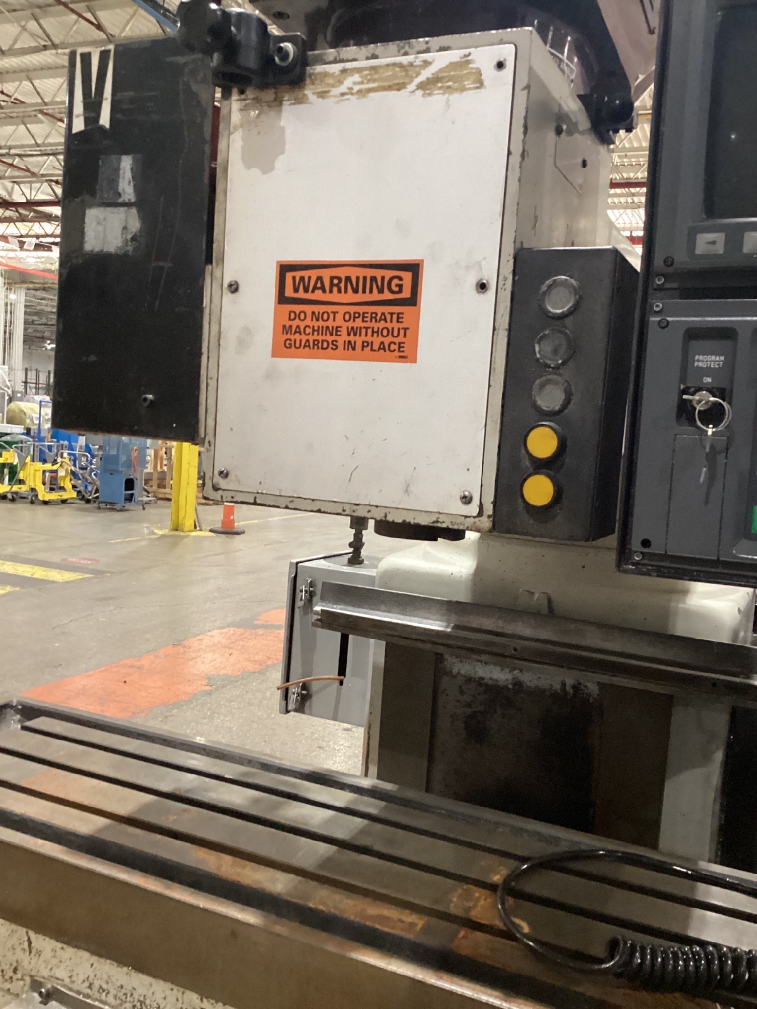 VECTRAX Vertical Milling Machine 13" x 46" Table 5 HP USED 13