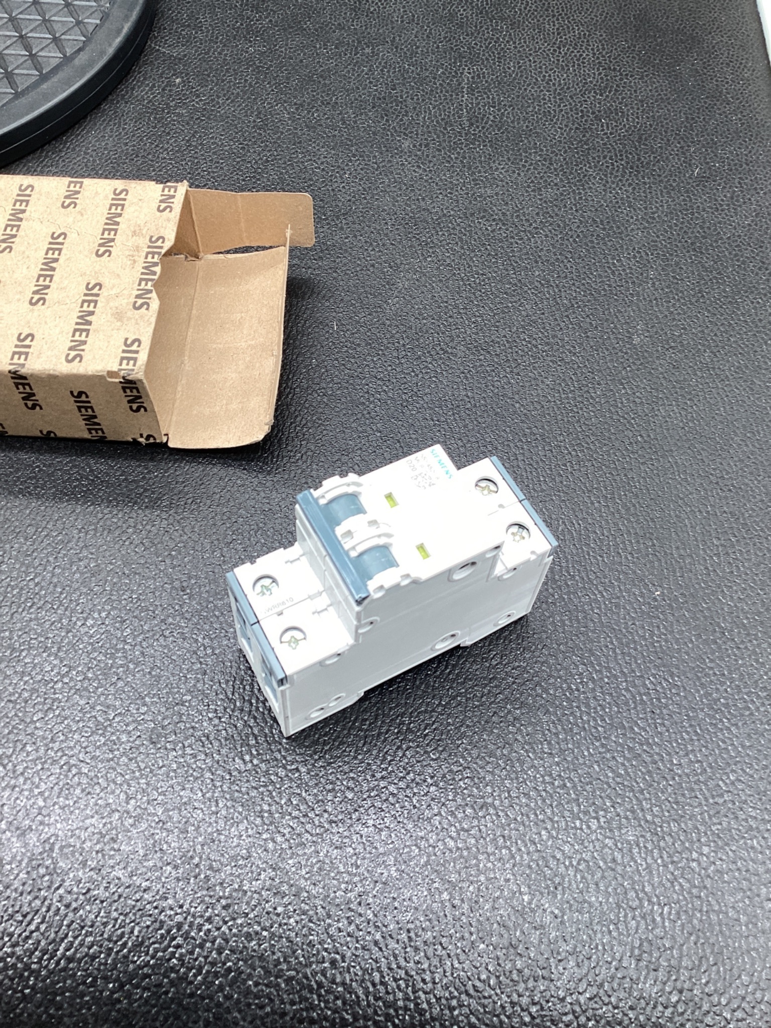 SIEMENS 5SY4520-8 20A 1P+N Miniature Circuit Breaker NEW 3