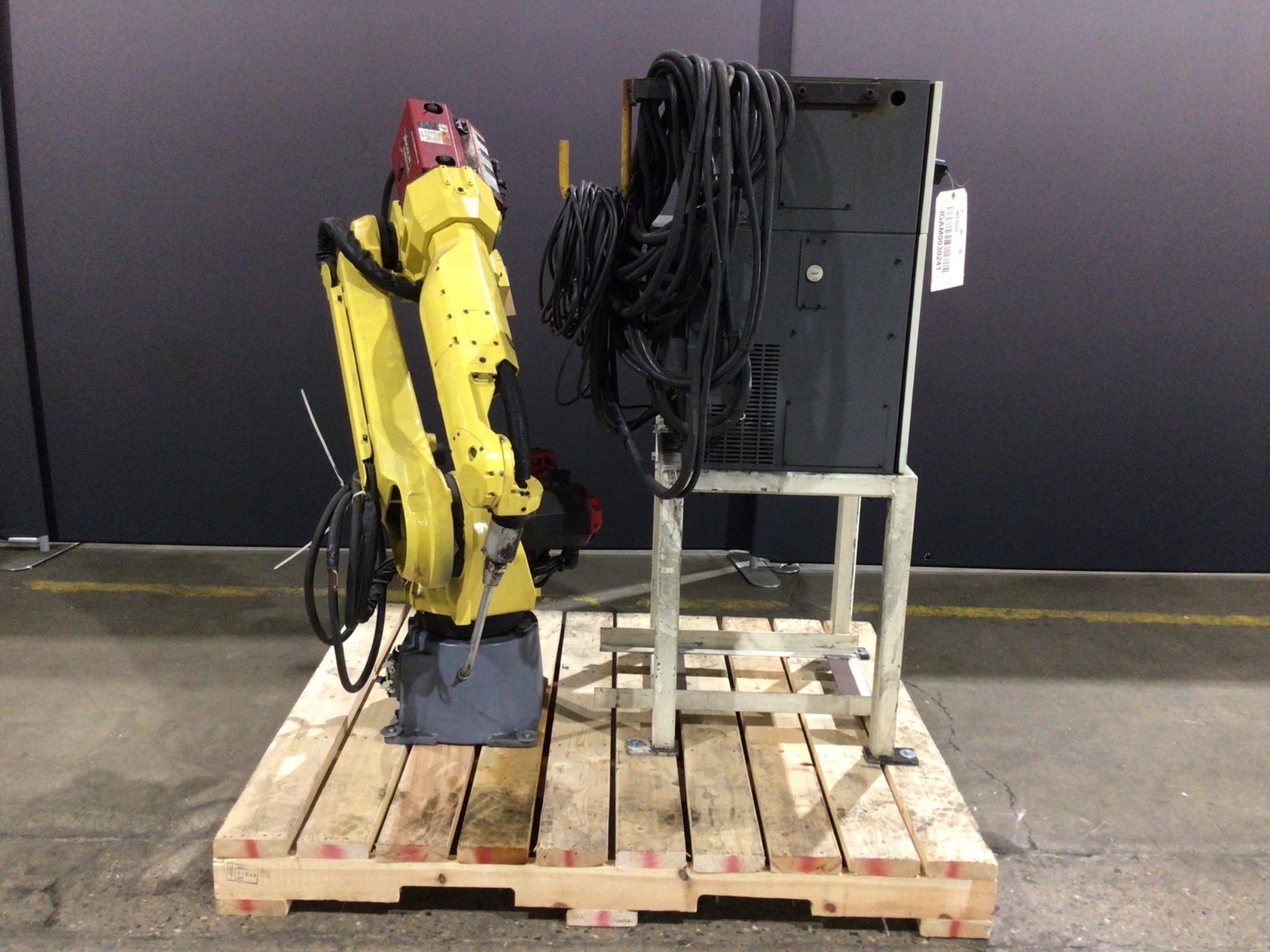 Fanuc ArcMate 120iC Complete with R‑30iA Controls & Lincoln Weld Component USED 0
