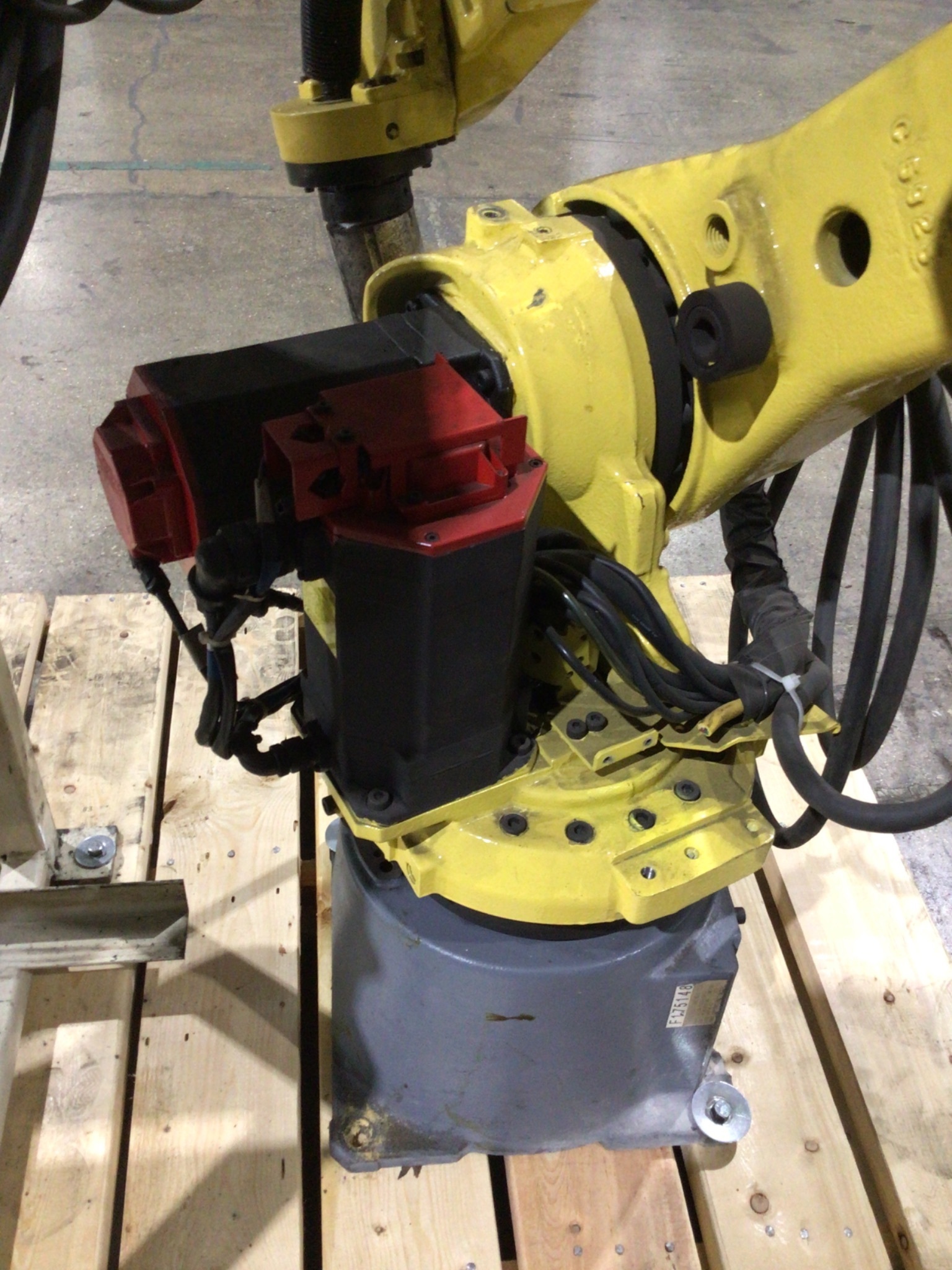 Fanuc ArcMate 120iC Complete with R‑30iA Controls & Lincoln Weld Component USED 3