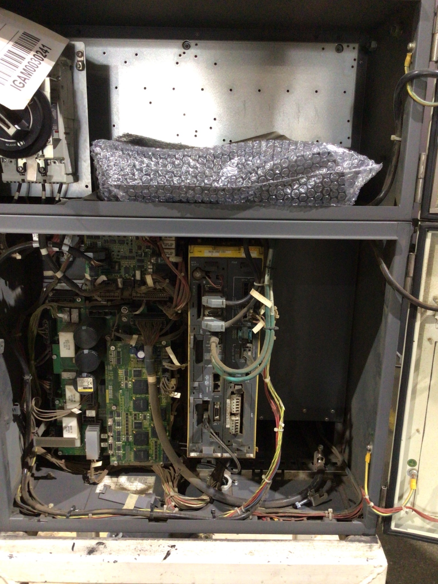 Fanuc ArcMate 120iC Complete with R‑30iA Controls & Lincoln Weld Component USED 8