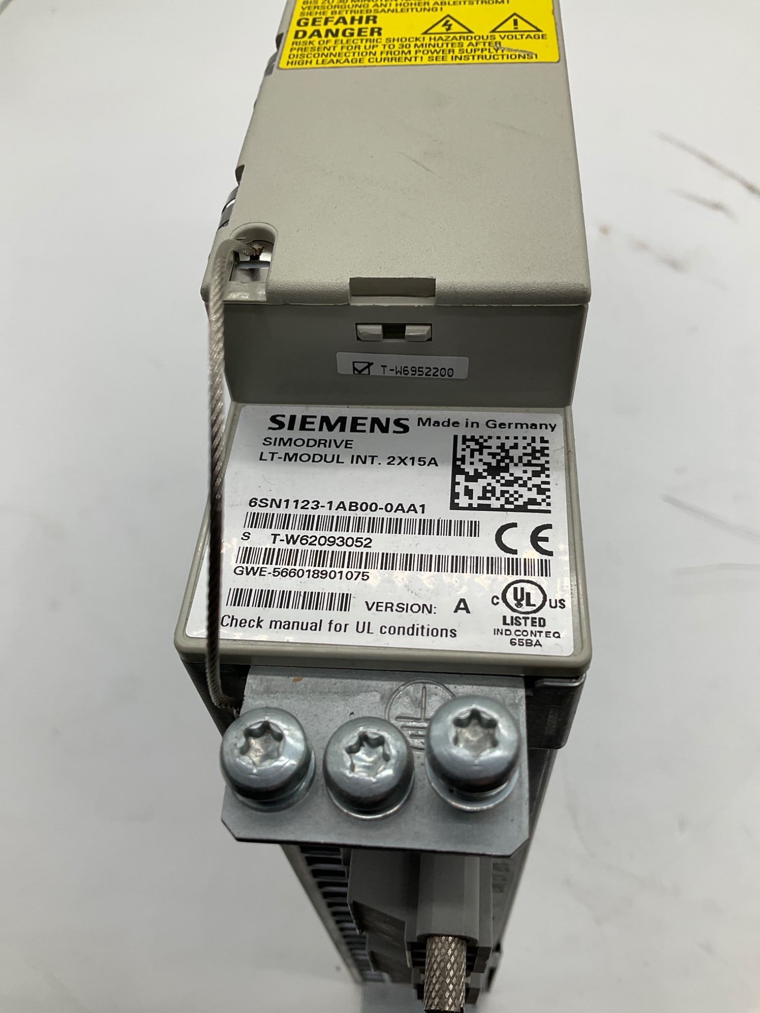 SIEMENS 6SN1123-1AB00-0AA1 SIMODRIVE LT Module 2x15A USED 4