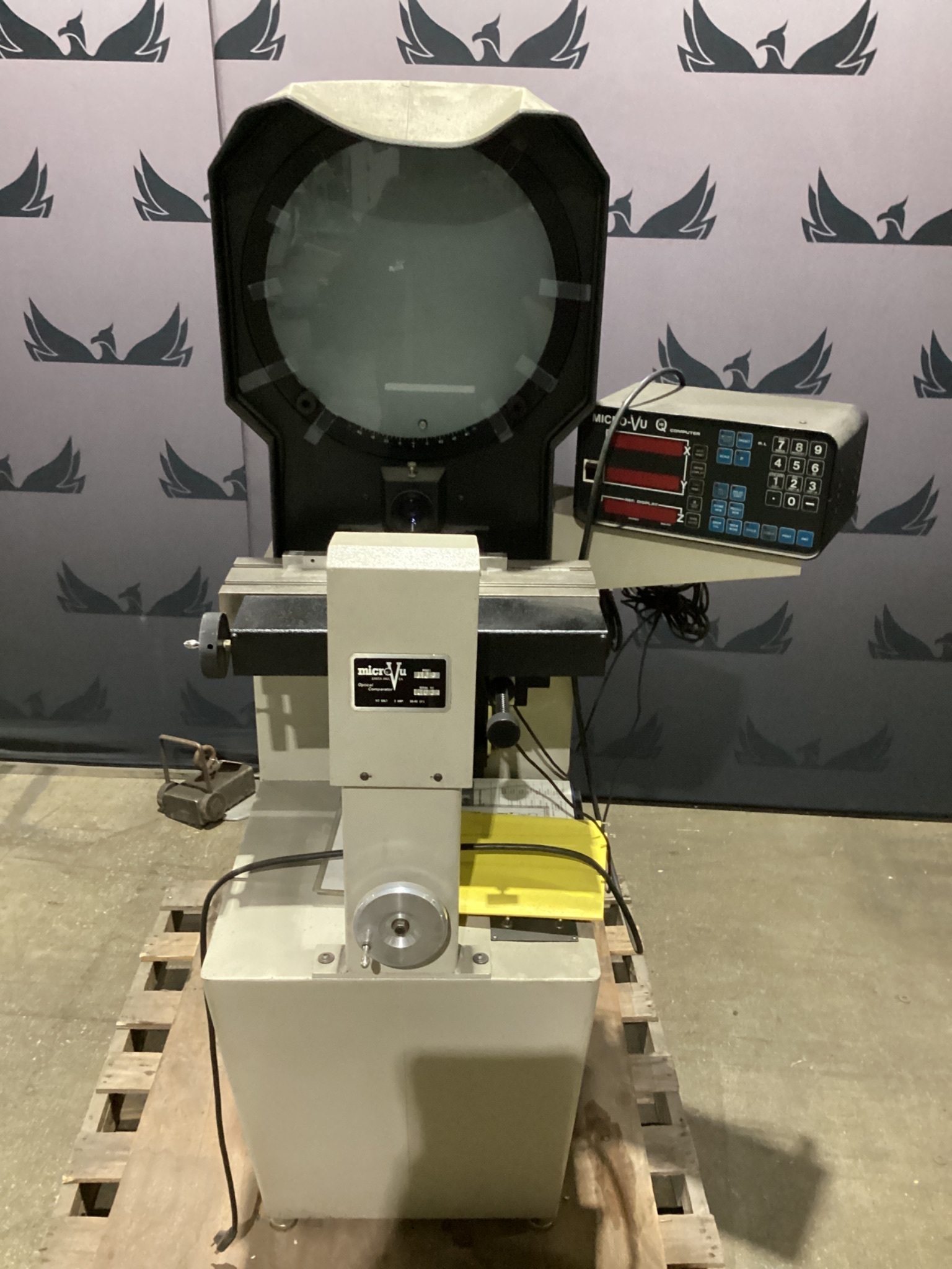 Micro-Vu H14 Optical Comparator w/ IQ16 Metrology Computer USED 0
