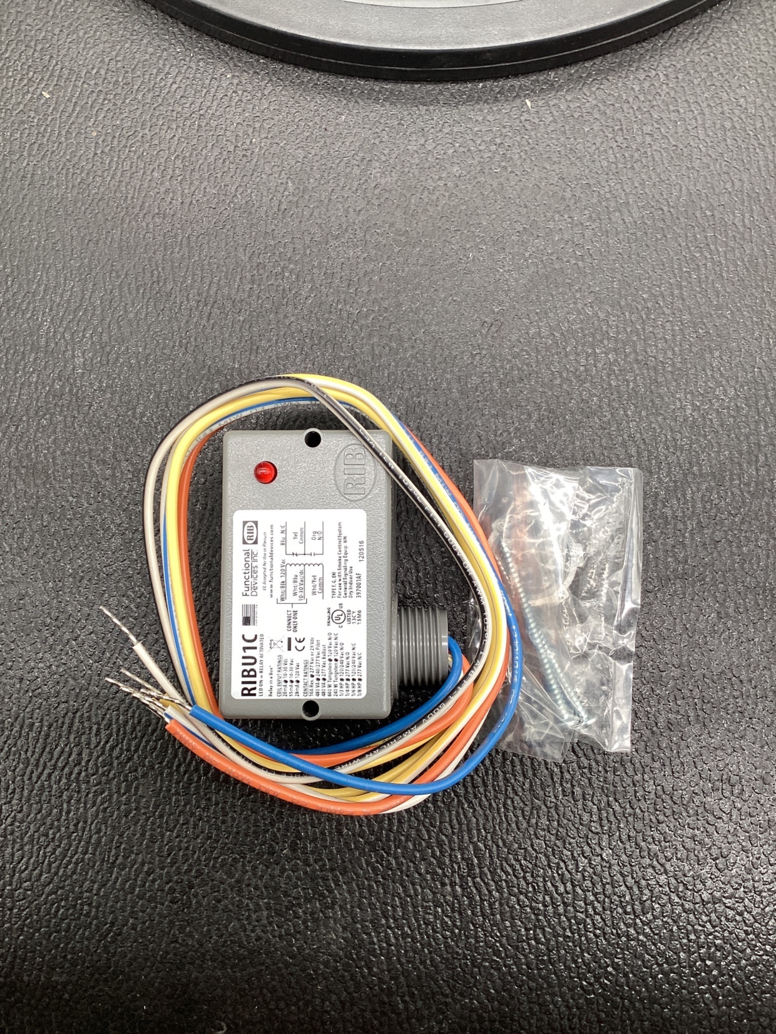 RIB RIBU1C Enclosed Relay Universal Coil SPDT 10A NEW 3