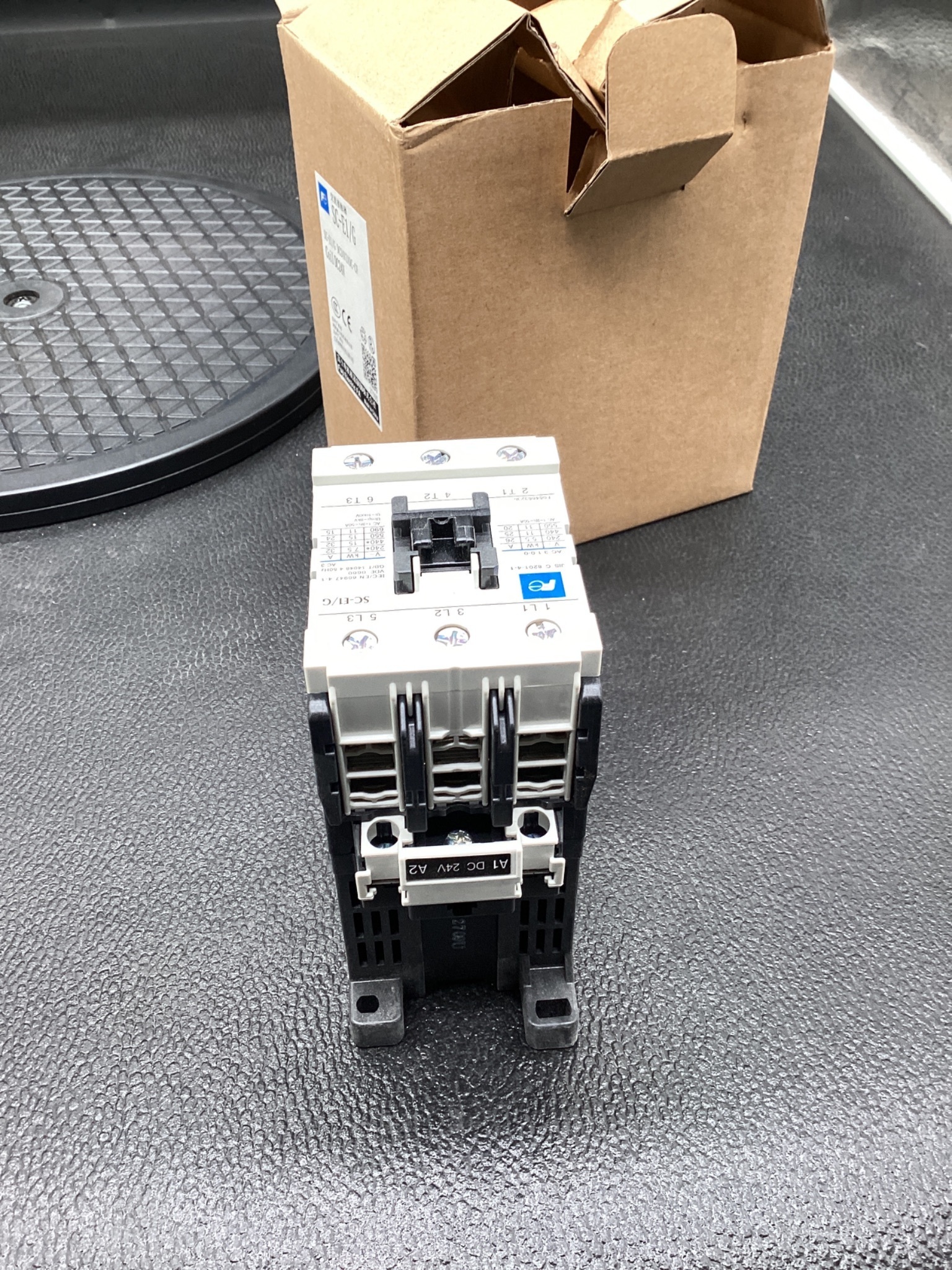 FUJI ELECTRIC SC-E1/G DC24VZADC-CF Magnetic Contactor 24VDC Coil NEW 3