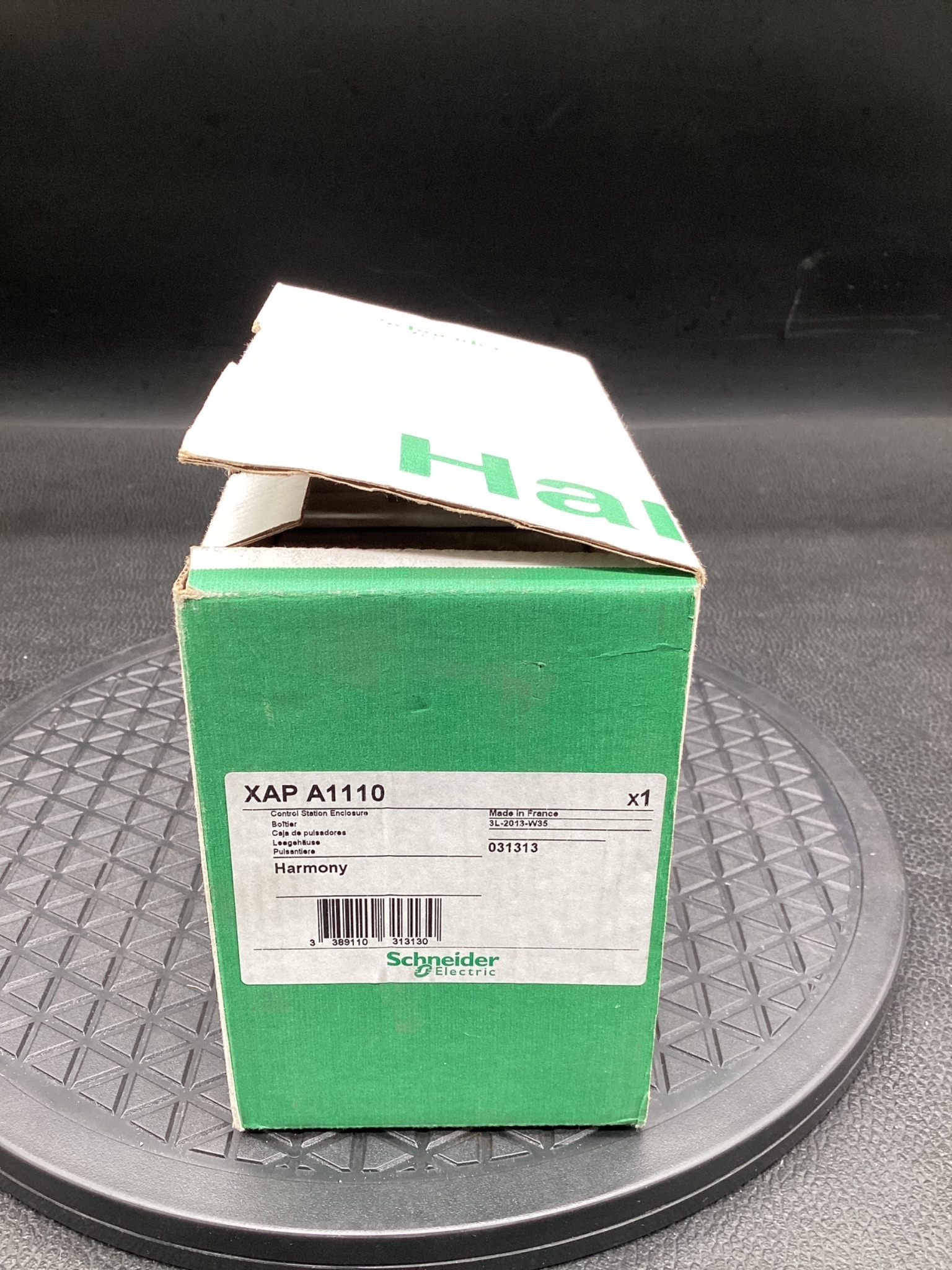 SCHNEIDER ELECTRIC 3L-2013-W35 Harmony XAPA1110 Control Station Enclosure NEW 1