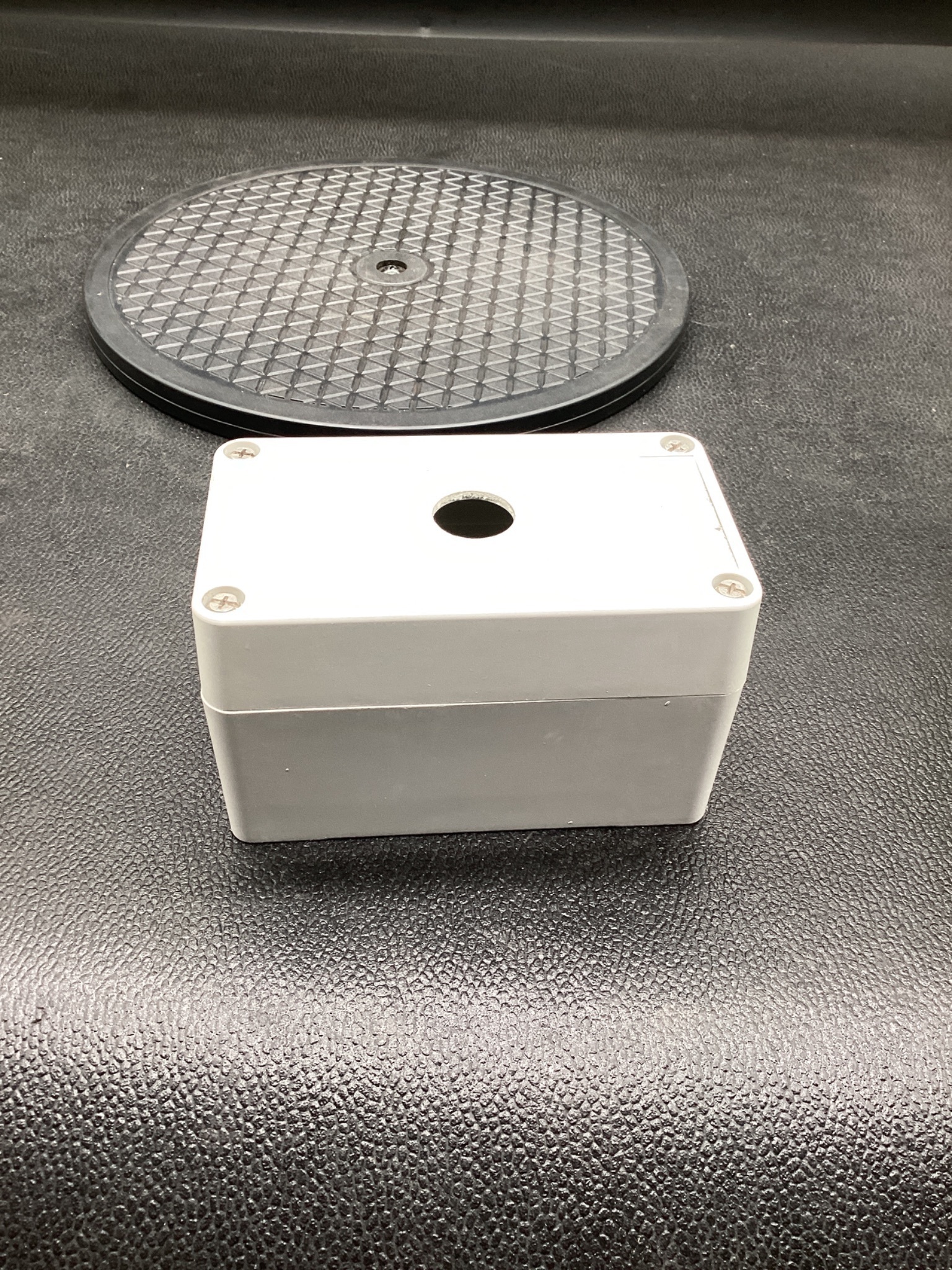 SCHNEIDER ELECTRIC 3L-2013-W35 Harmony XAPA1110 Control Station Enclosure NEW 3