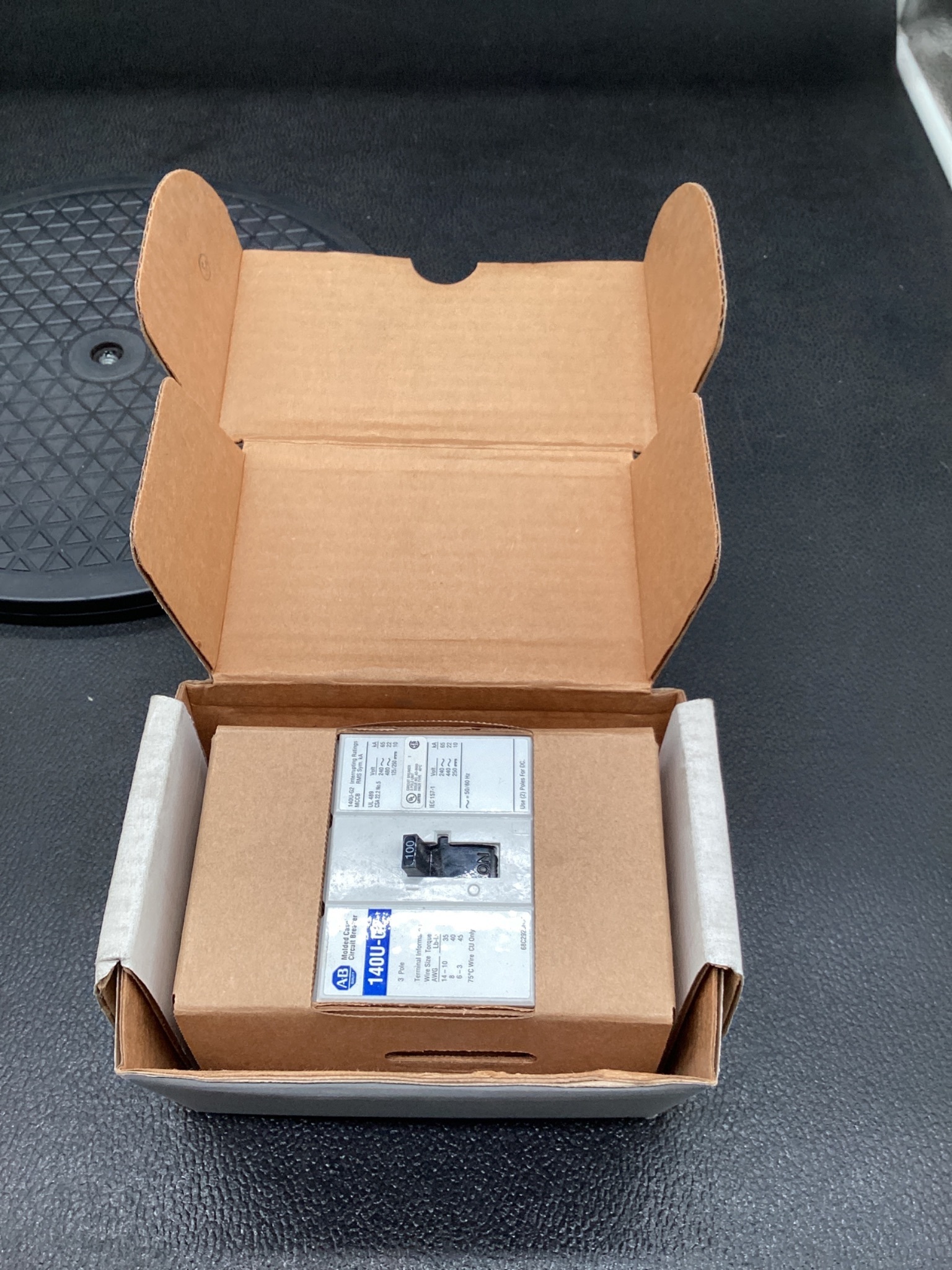 ALLEN-BRADLEY 140U-G2C3-D10 Molded Case Circuit Breaker 100A 3-Pole NEW 4
