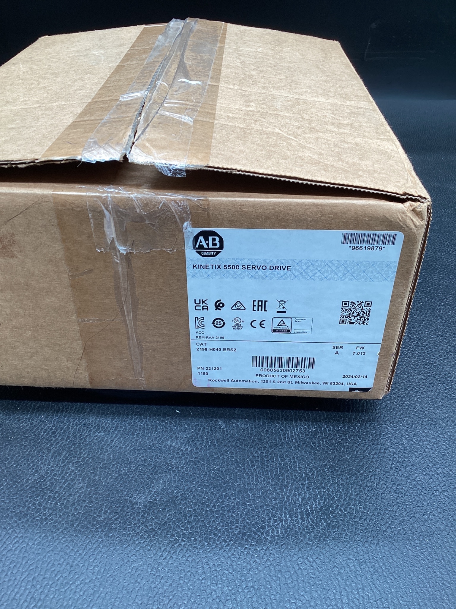 ALLEN-BRADLEY 2198-H040-ERS2 Kinetix 5500 Servo Drive NEW 1