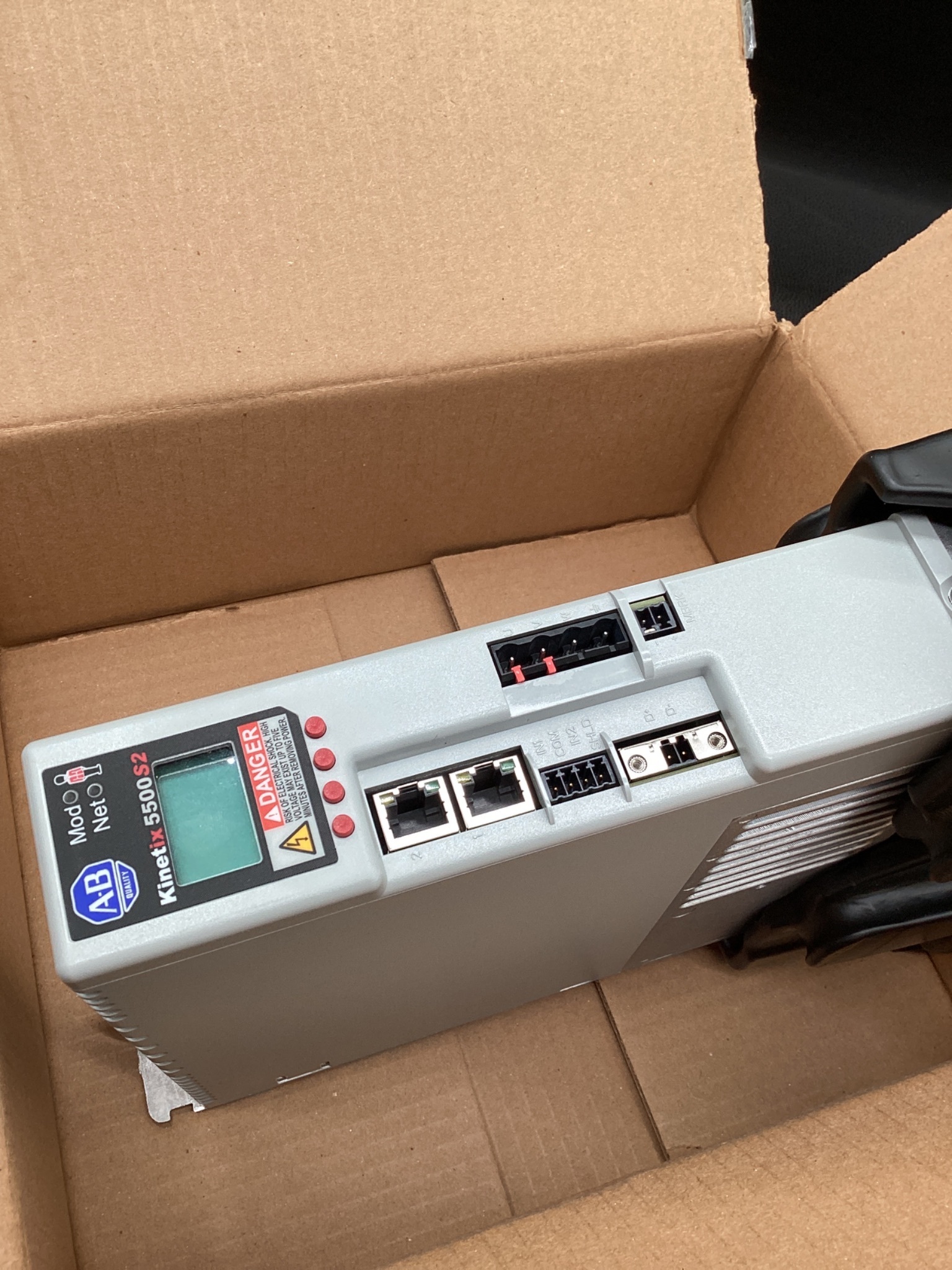 ALLEN-BRADLEY 2198-H040-ERS2 Kinetix 5500 Servo Drive NEW 3