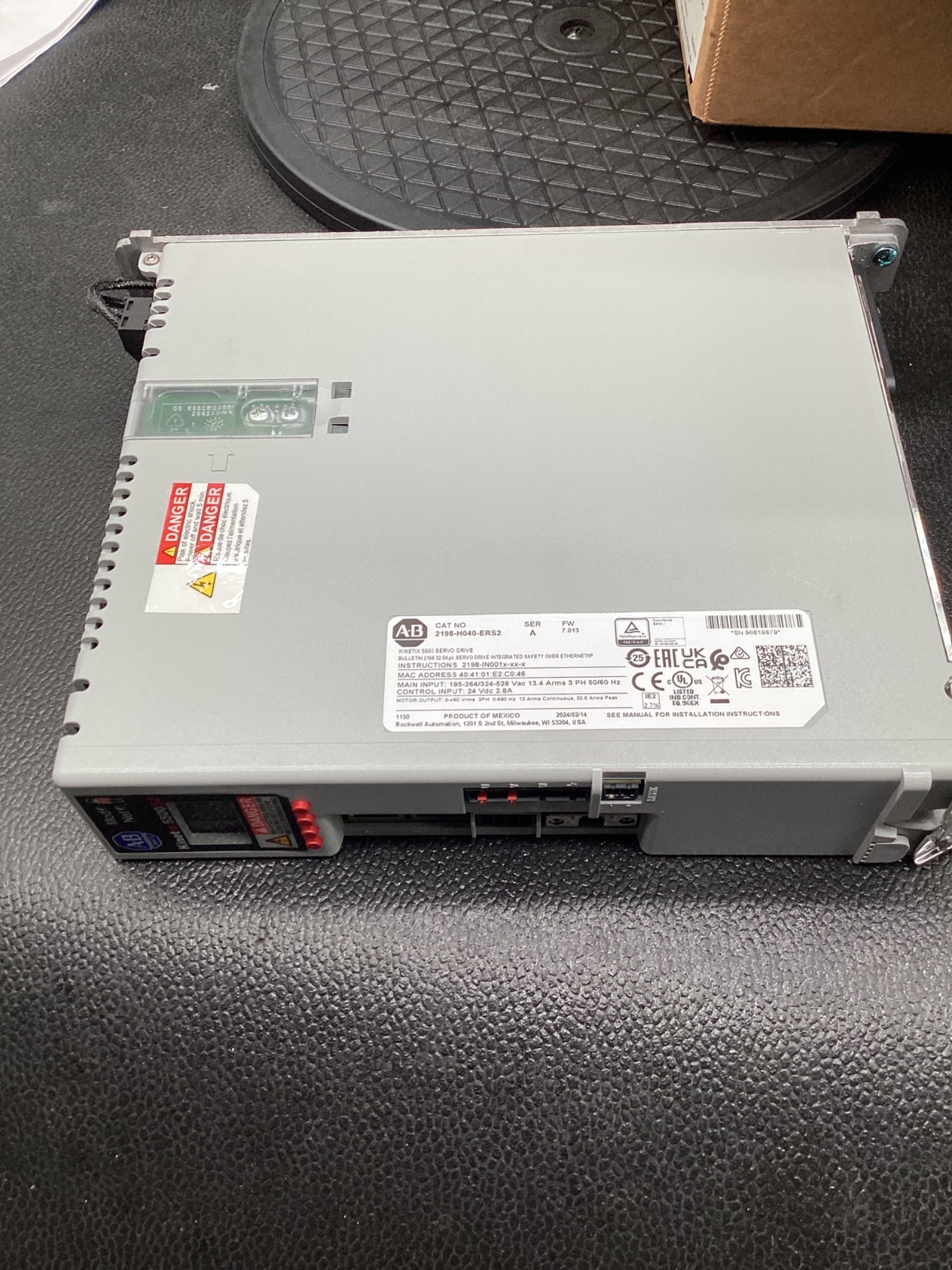 ALLEN-BRADLEY 2198-H040-ERS2 Kinetix 5500 Servo Drive NEW 4