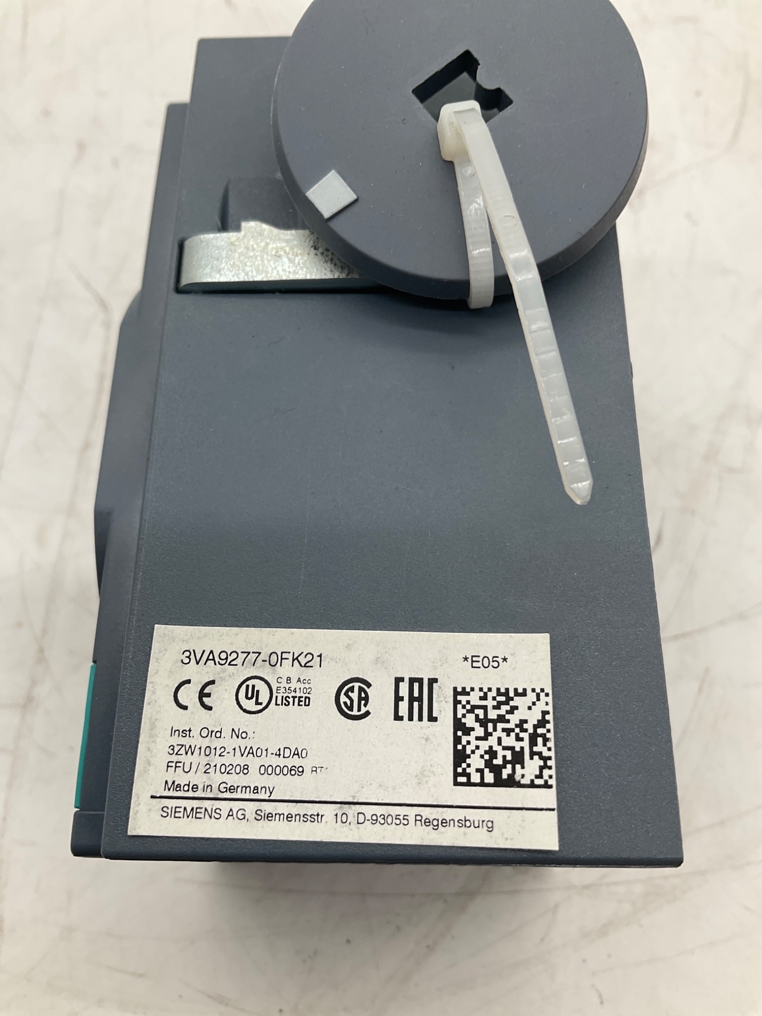 SIEMENS 3VA9277-0FK21 Door Mounted Rotary Operator NEW 1