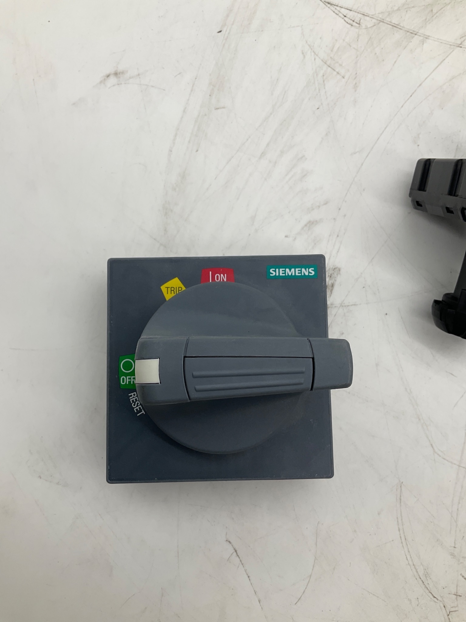 SIEMENS 3VA9277-0FK21 Door Mounted Rotary Operator NEW 2