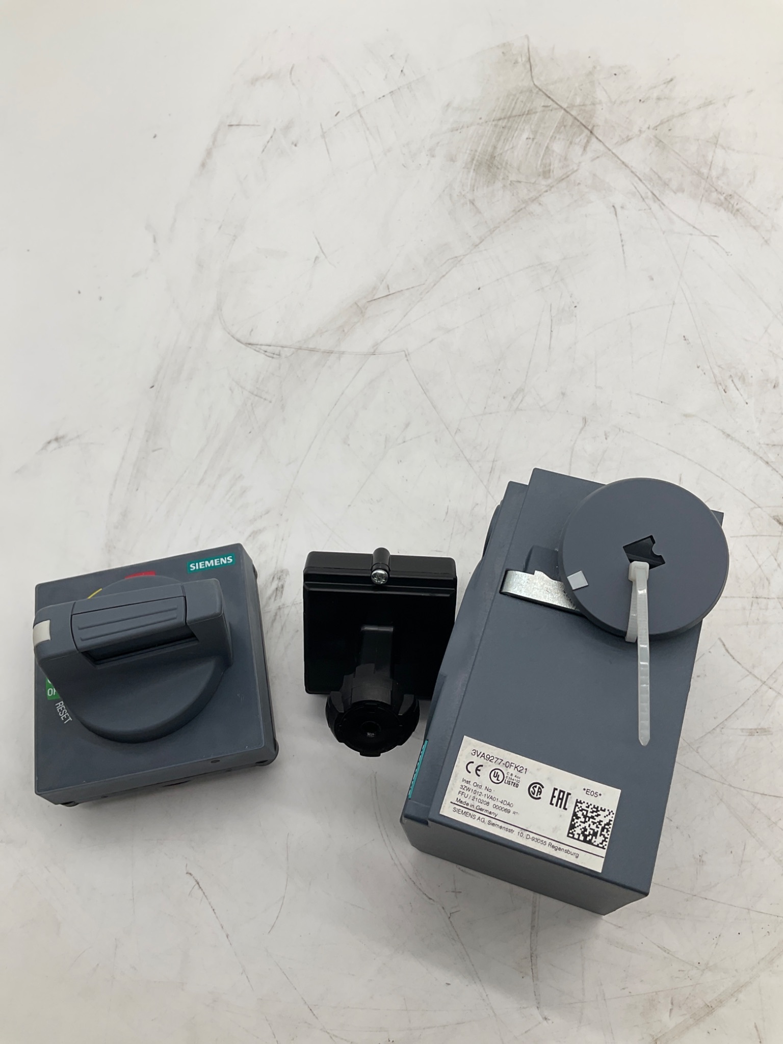 SIEMENS 3VA9277-0FK21 Door Mounted Rotary Operator NEW 4