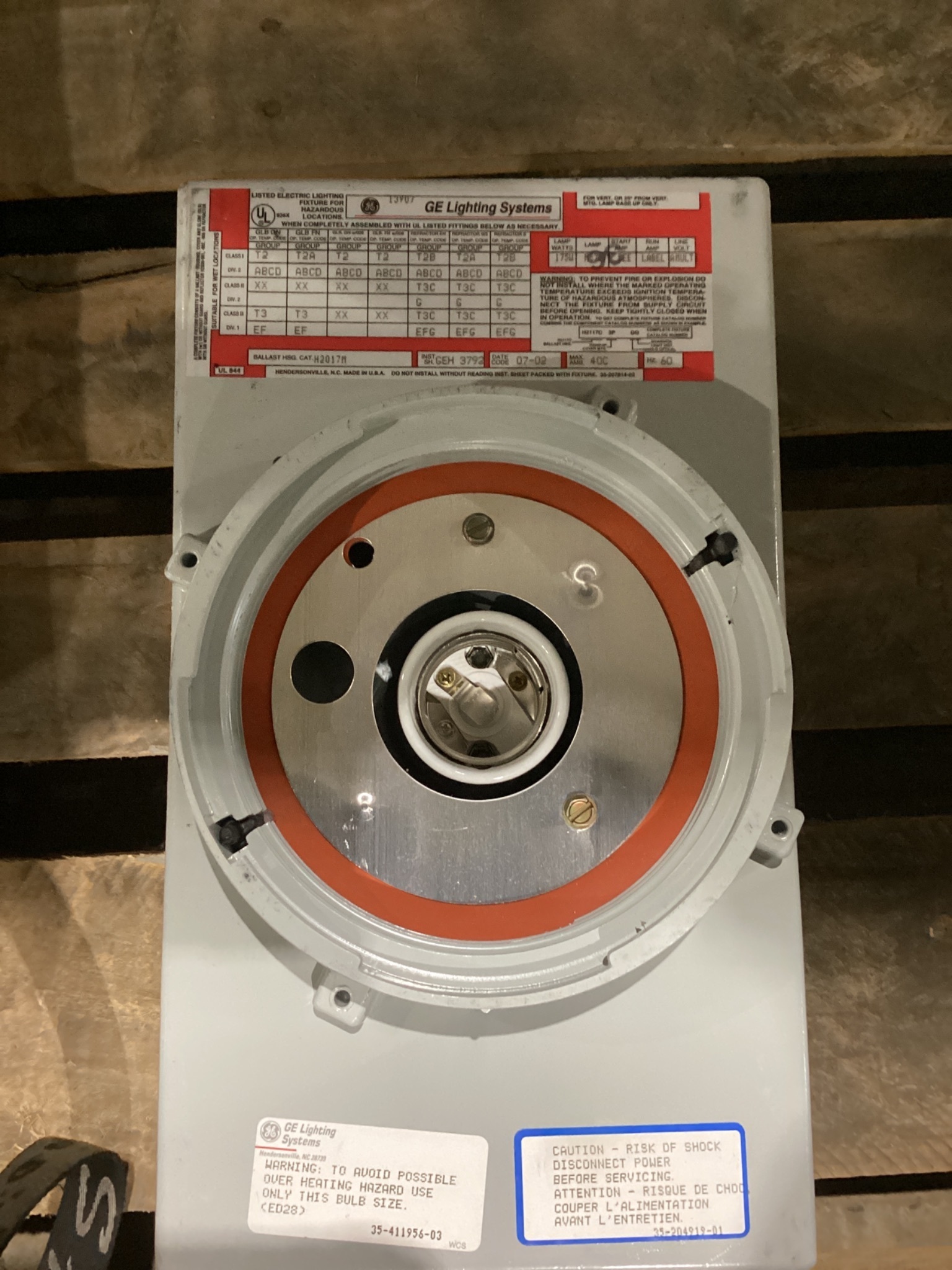 GE LIGHTING H2017M Hazardous Location Ballast Housing NEW 1
