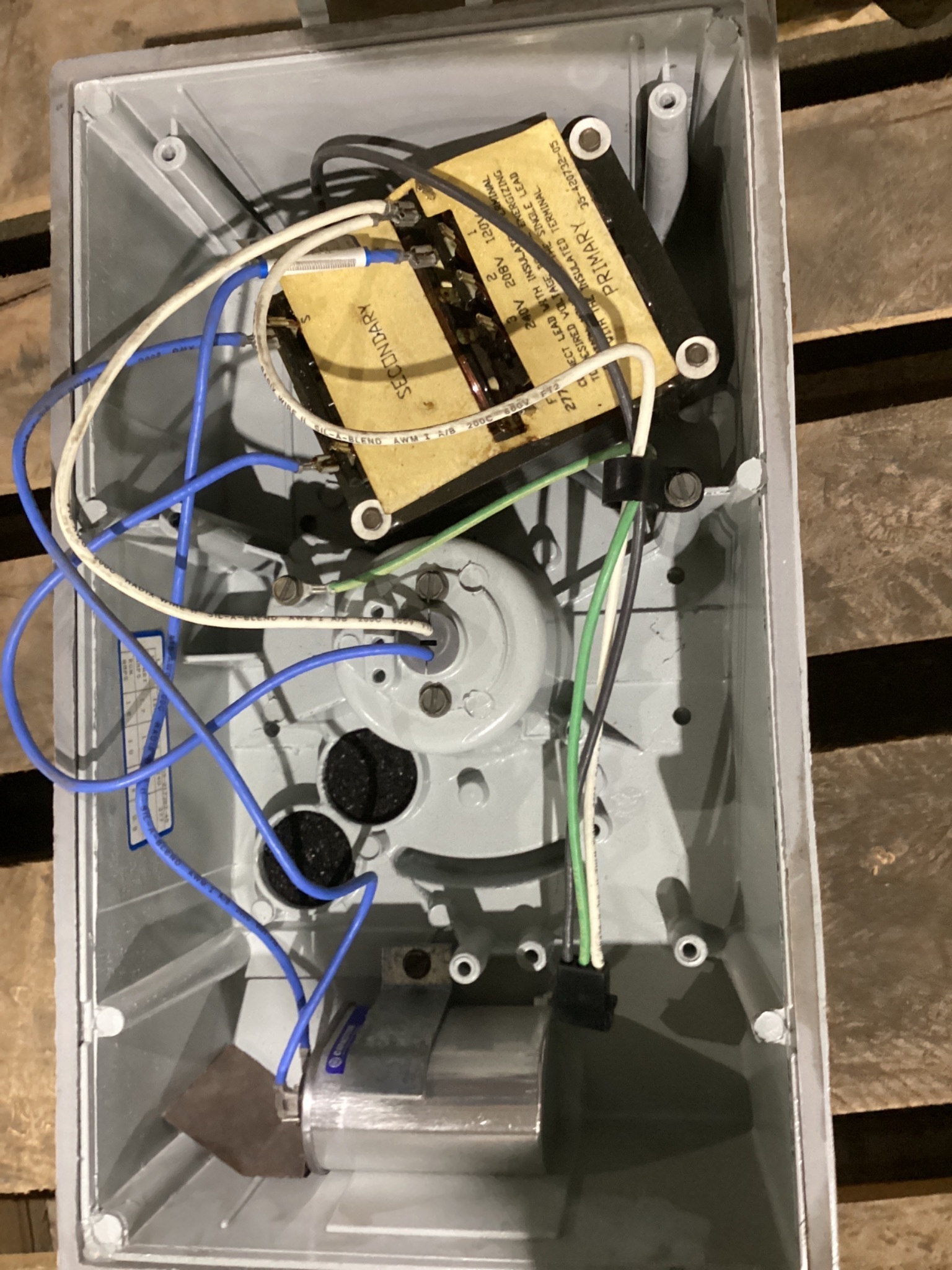 GE LIGHTING H2017M Hazardous Location Ballast Housing NEW 3