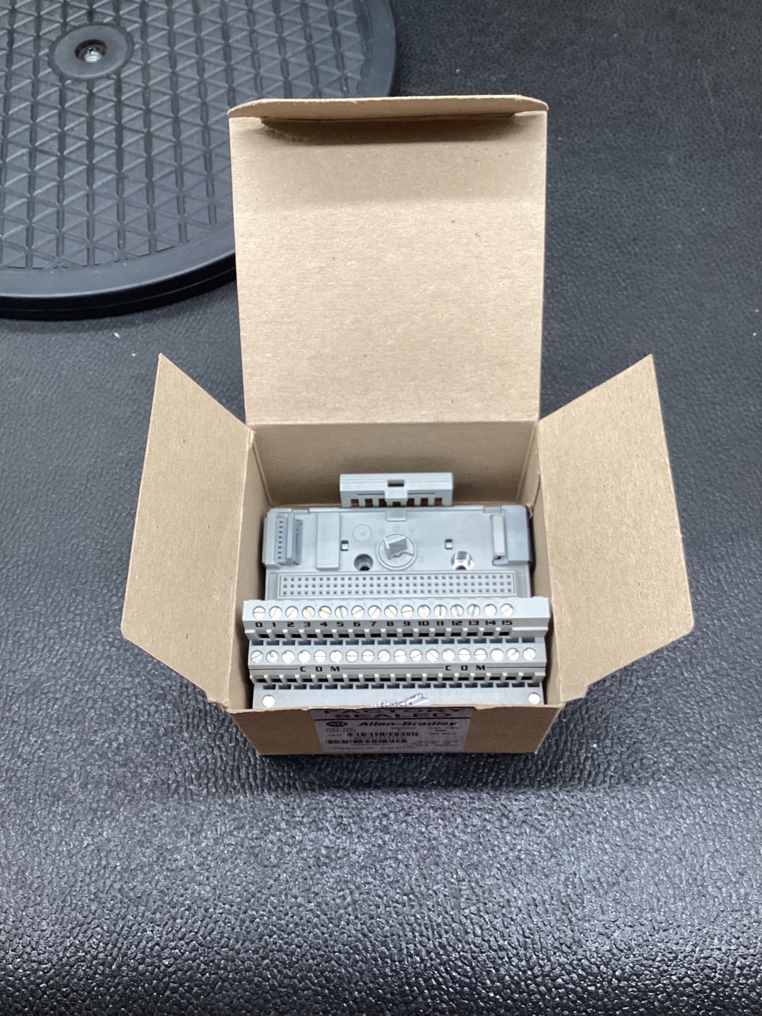 ALLEN BRADLEY 1794-TB3 Flex I/O Terminal Base NEW 4