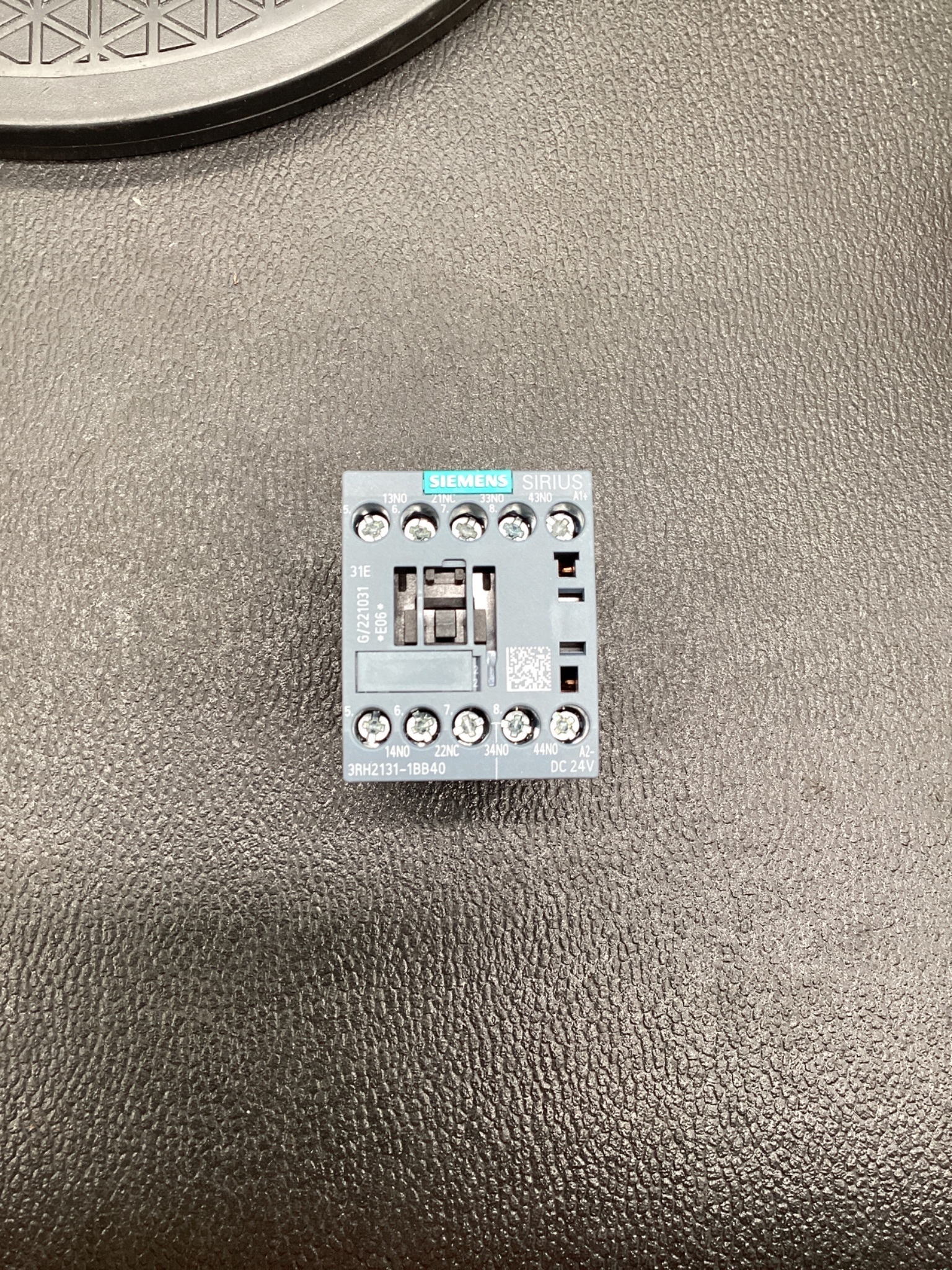 SIEMENS 3RH2131-1BB40 Contactor Relay NEW 1
