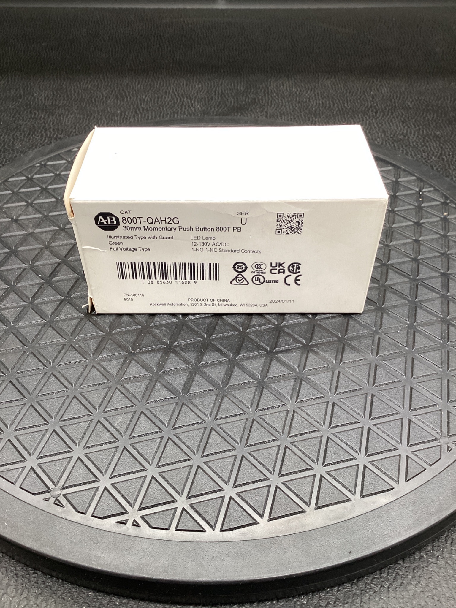 ALLEN-BRADLEY 800T-QAH2G Illuminated Momentary Push Button Green NEW 1