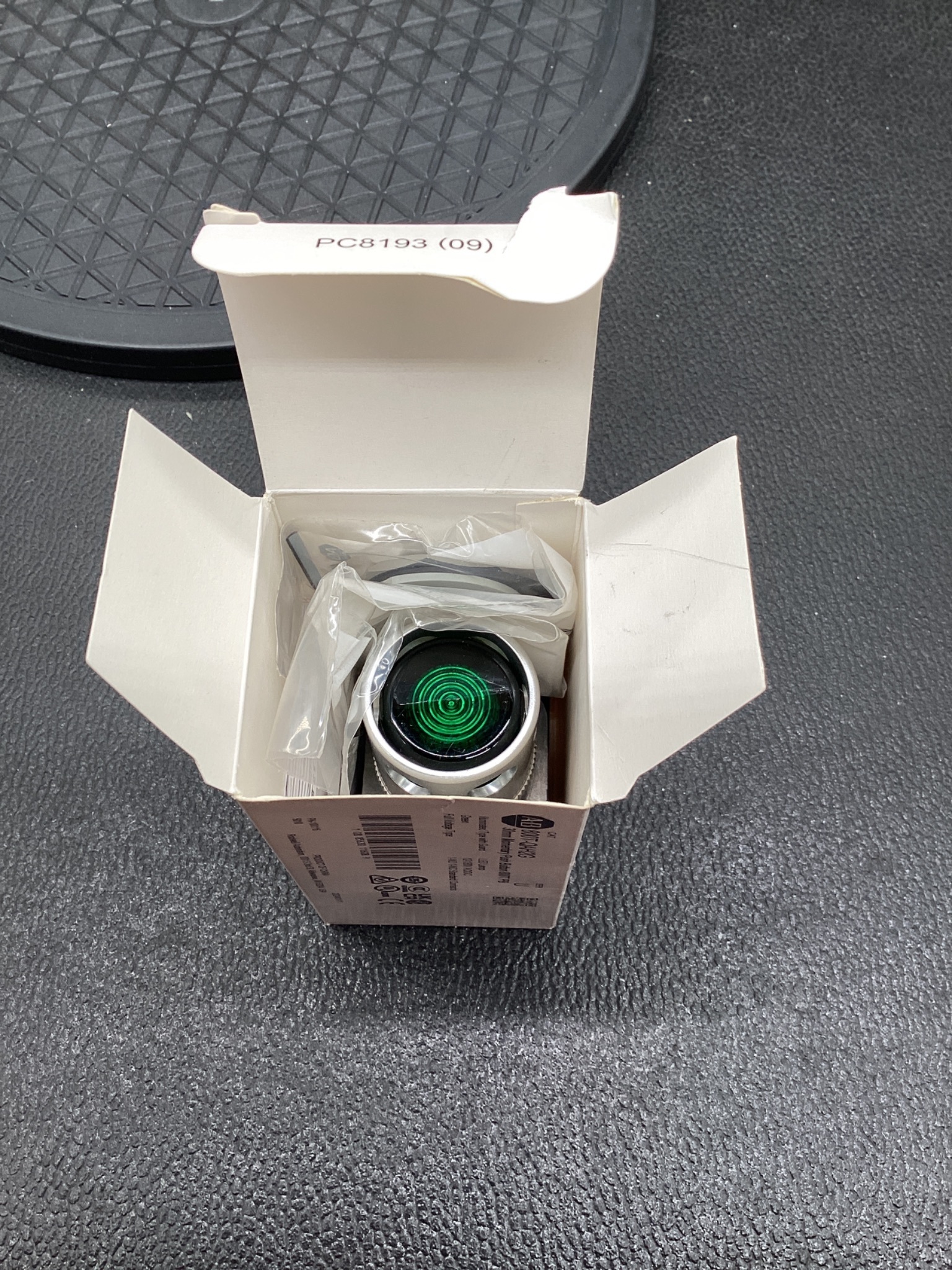 ALLEN-BRADLEY 800T-QAH2G Illuminated Momentary Push Button Green NEW 3