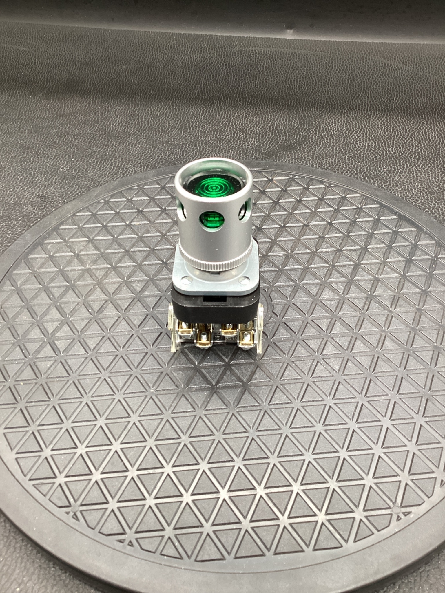 ALLEN-BRADLEY 800T-QAH2G Illuminated Momentary Push Button Green NEW 4