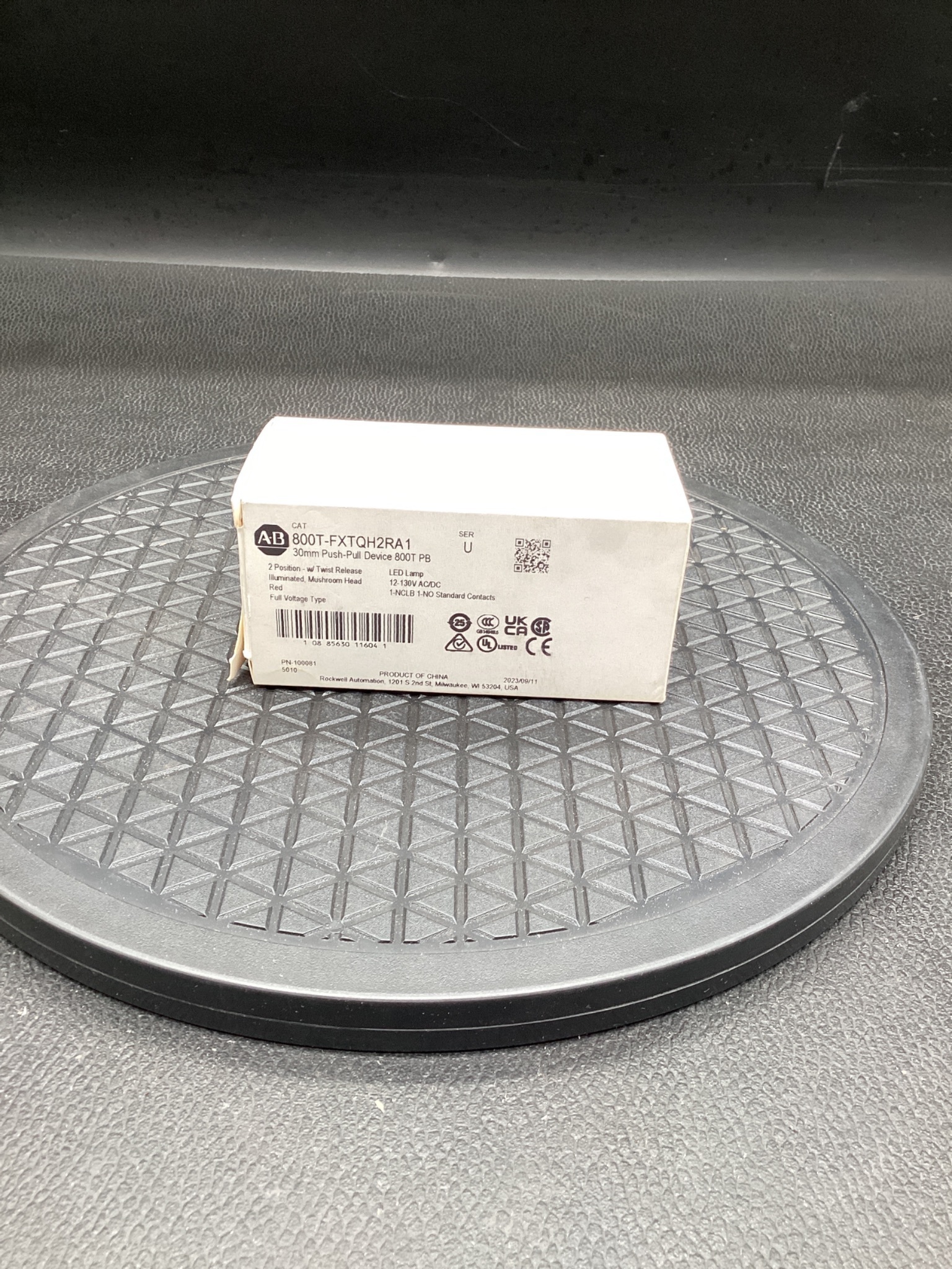 ALLEN-BRADLEY 800T-FXTQH2RA1 Illuminated Push-Pull Emergency Stop NEW 1