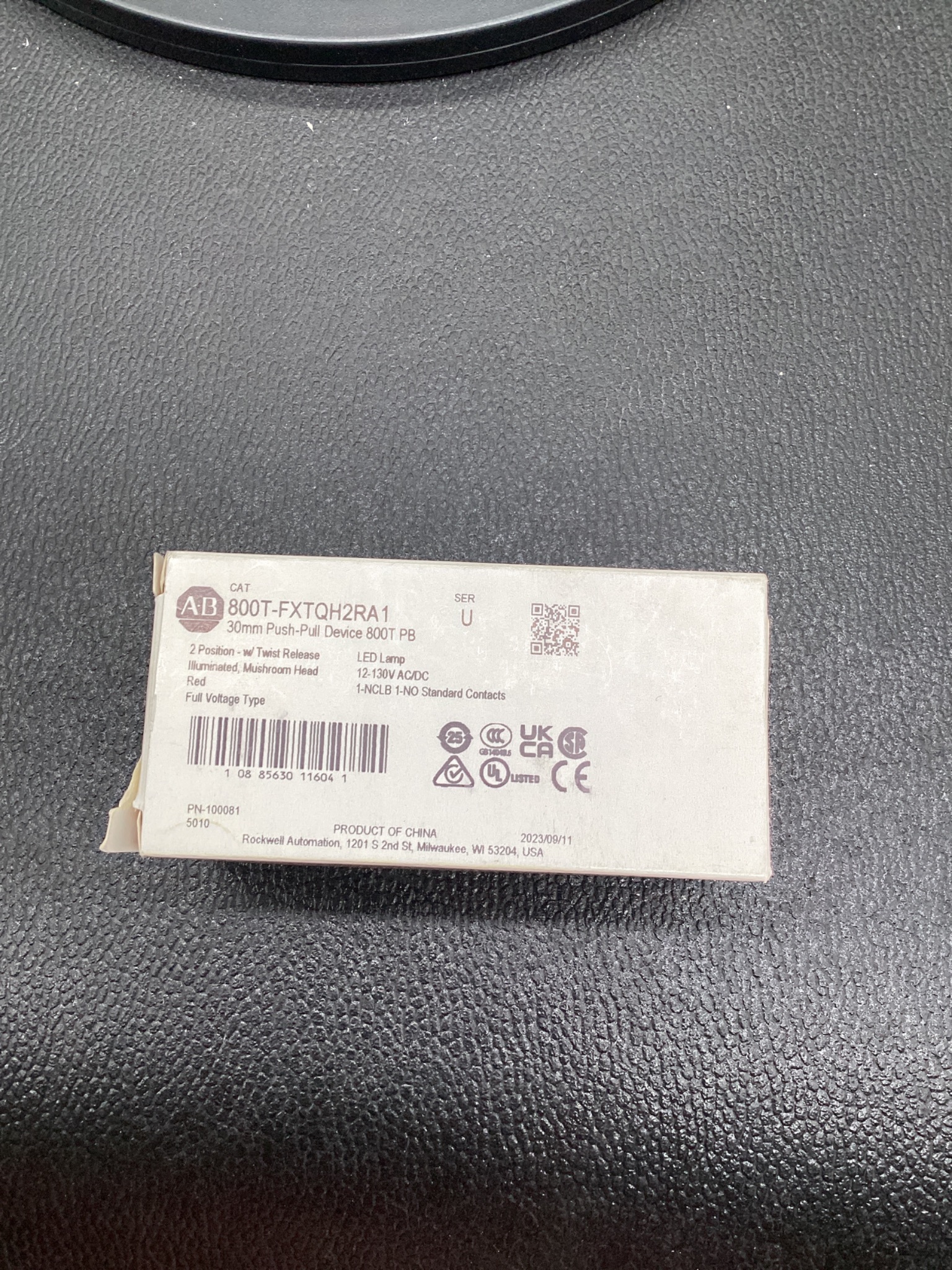 ALLEN-BRADLEY 800T-FXTQH2RA1 Illuminated Push-Pull Emergency Stop NEW 2