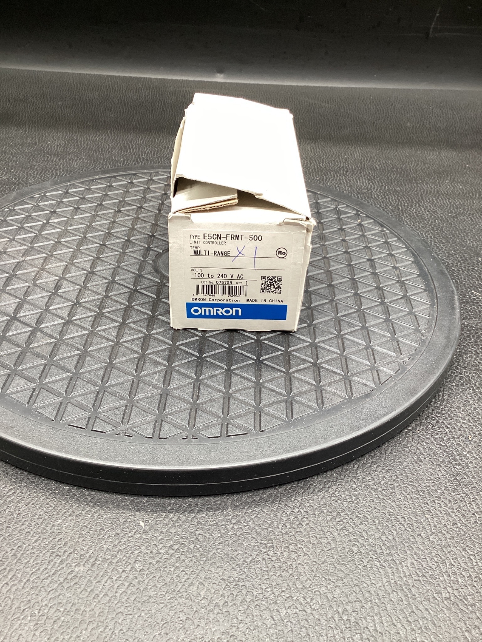 OMRON E5CN-FRMT-500 Digital Temperature Controller NEW 1