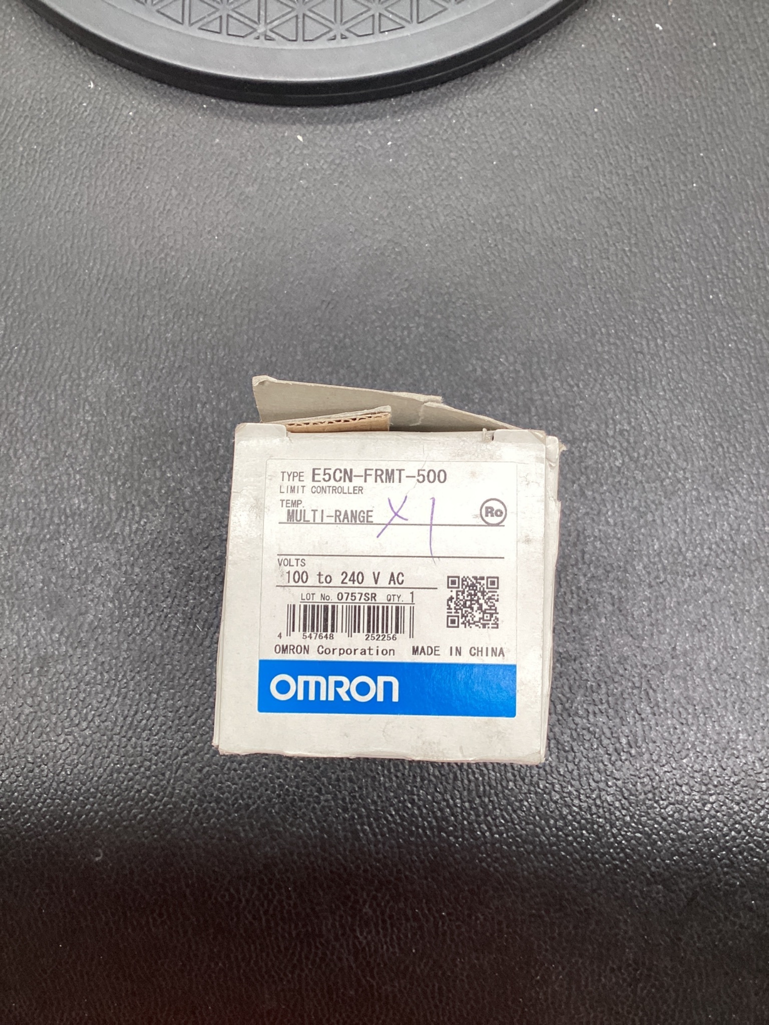 OMRON E5CN-FRMT-500 Digital Temperature Controller NEW 2