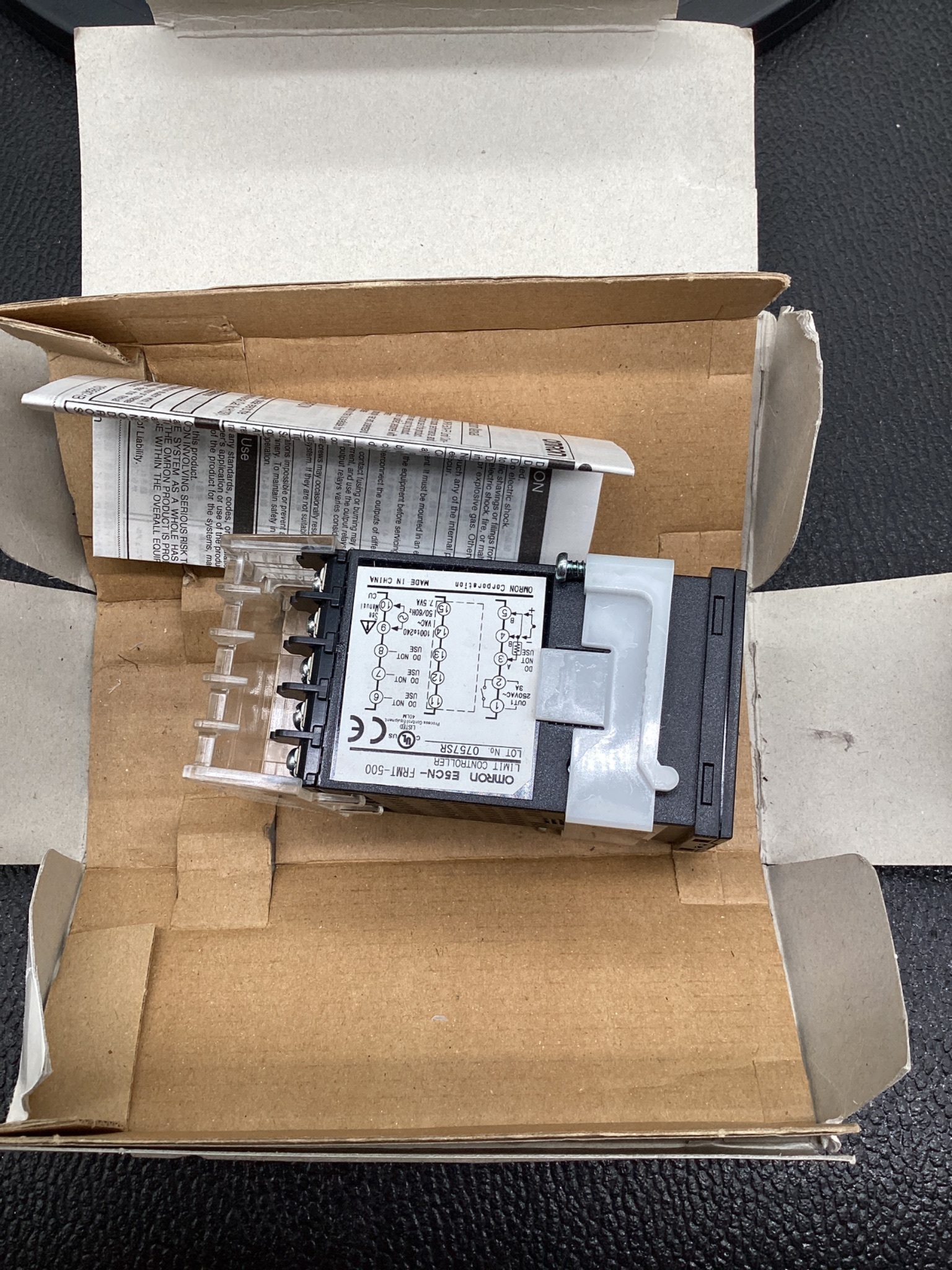 OMRON E5CN-FRMT-500 Digital Temperature Controller NEW 3