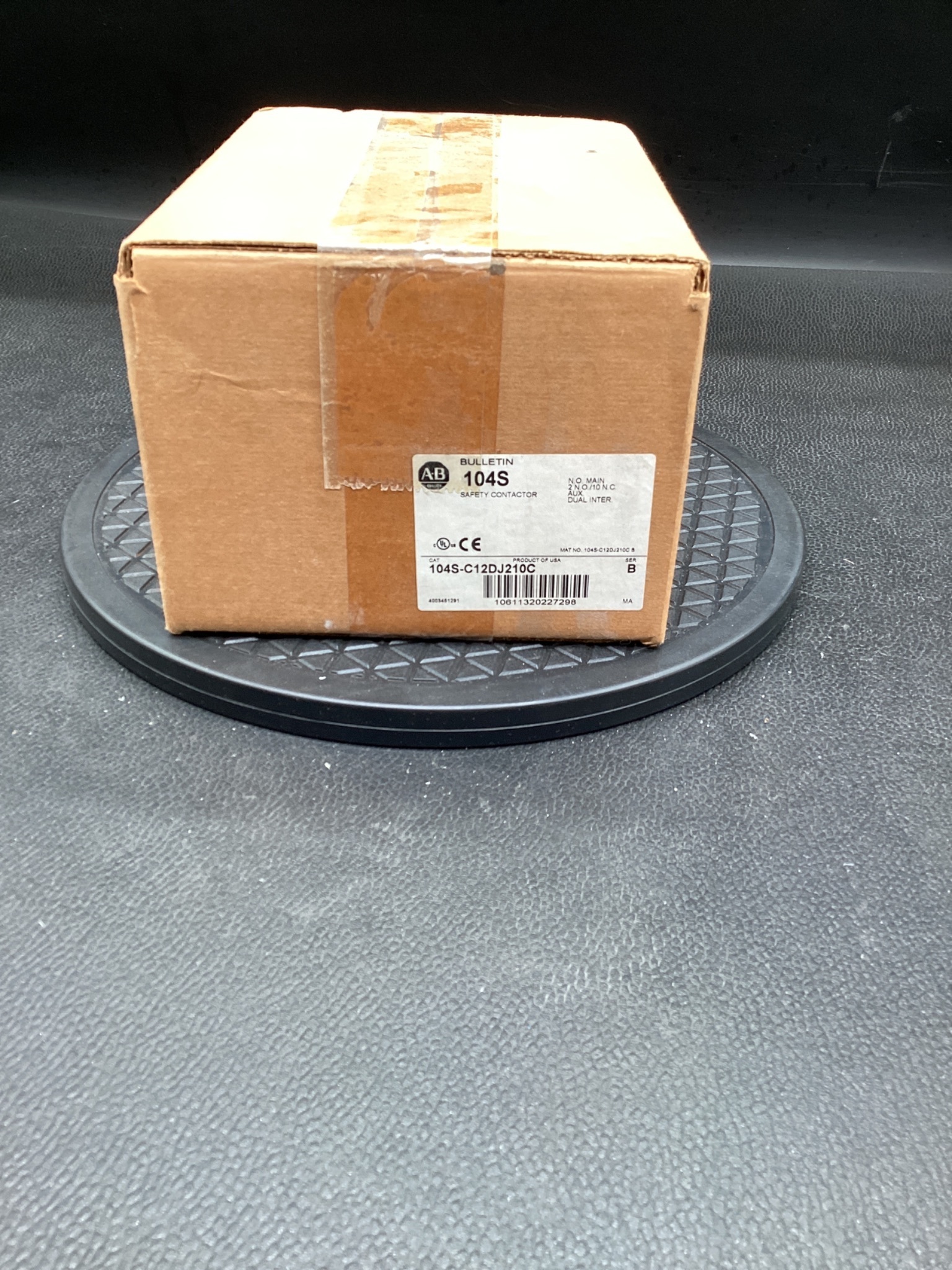 ALLEN-BRADLEY 104S-C12DJ210C Guardmaster Safety Contactor NEW 1