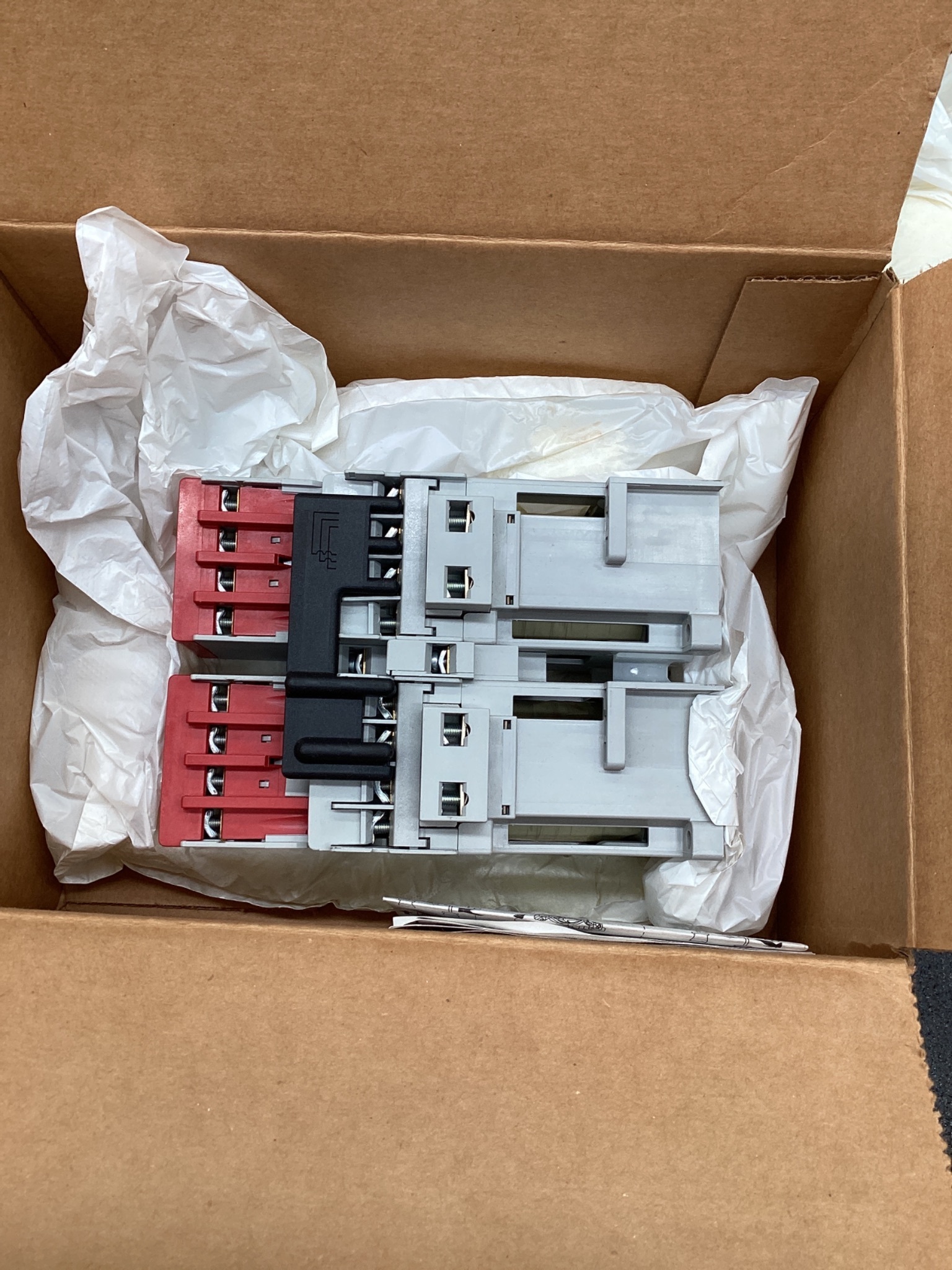ALLEN-BRADLEY 104S-C12DJ210C Guardmaster Safety Contactor NEW 2