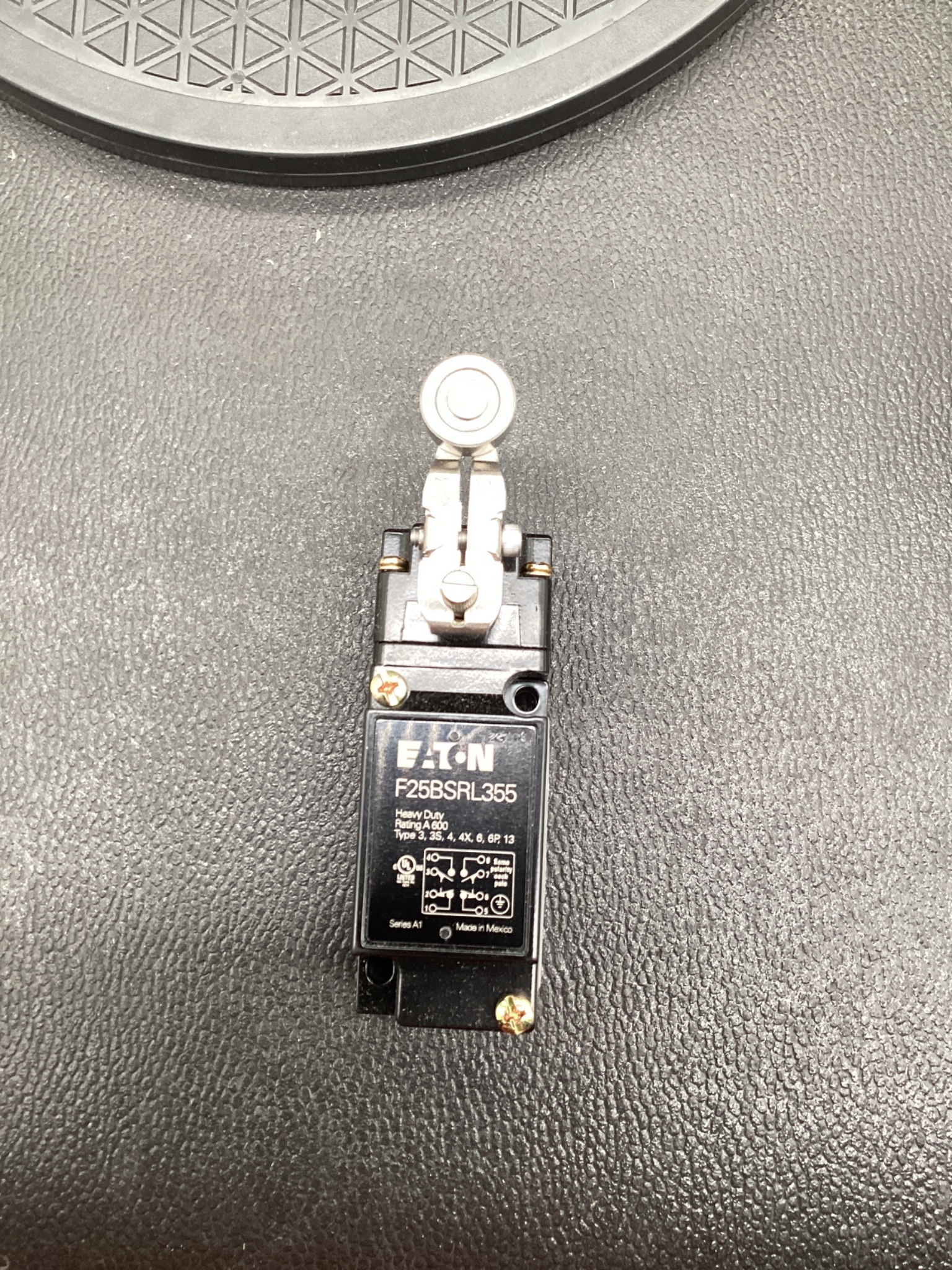 EATON F25BSRL355 Side Rotary Limit Switch NEW 3