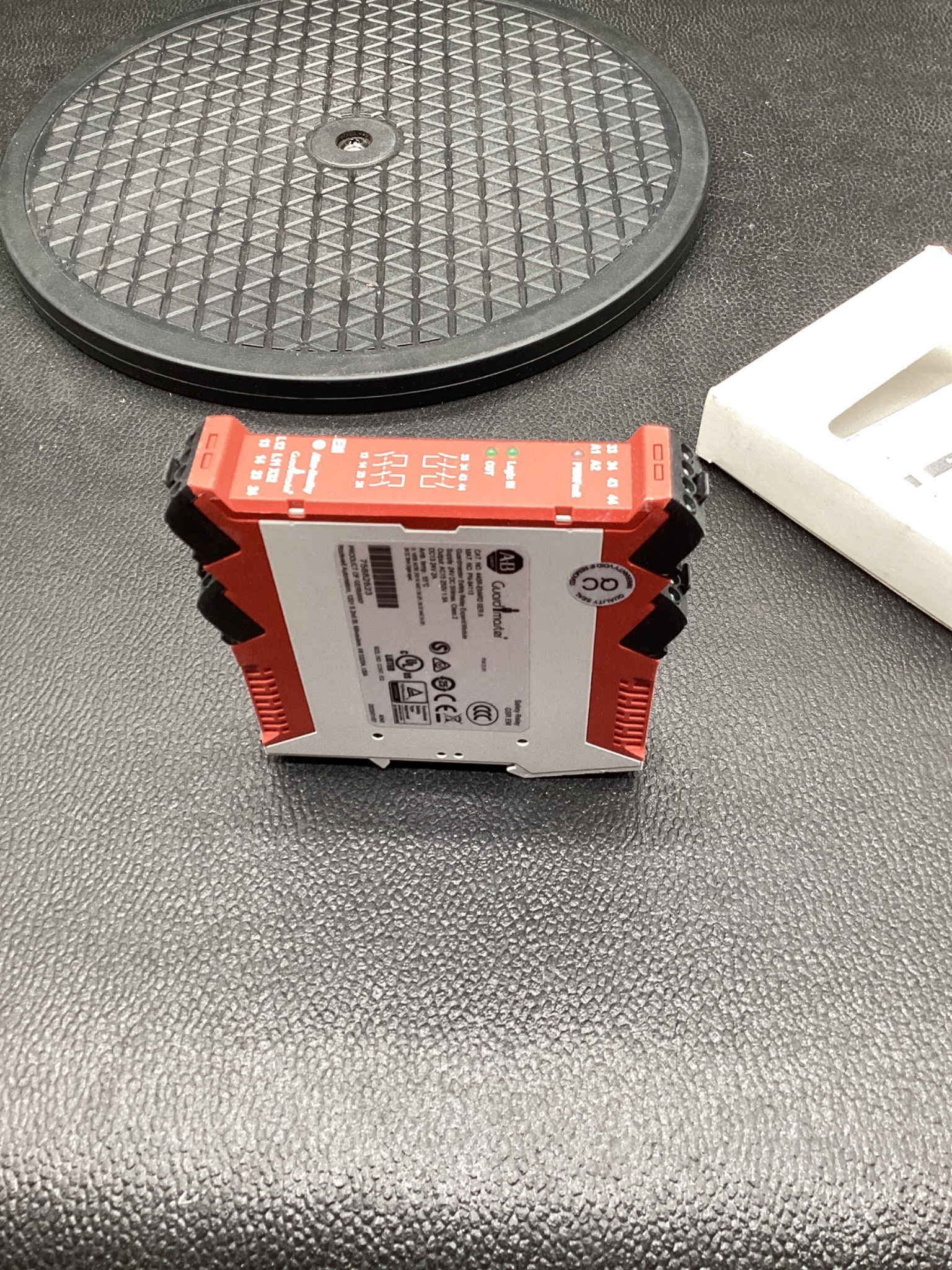 ALLEN-BRADLEY 440R-EM4R2 Guardmaster GSR EM Safety Relay Expansion Module NEW 3