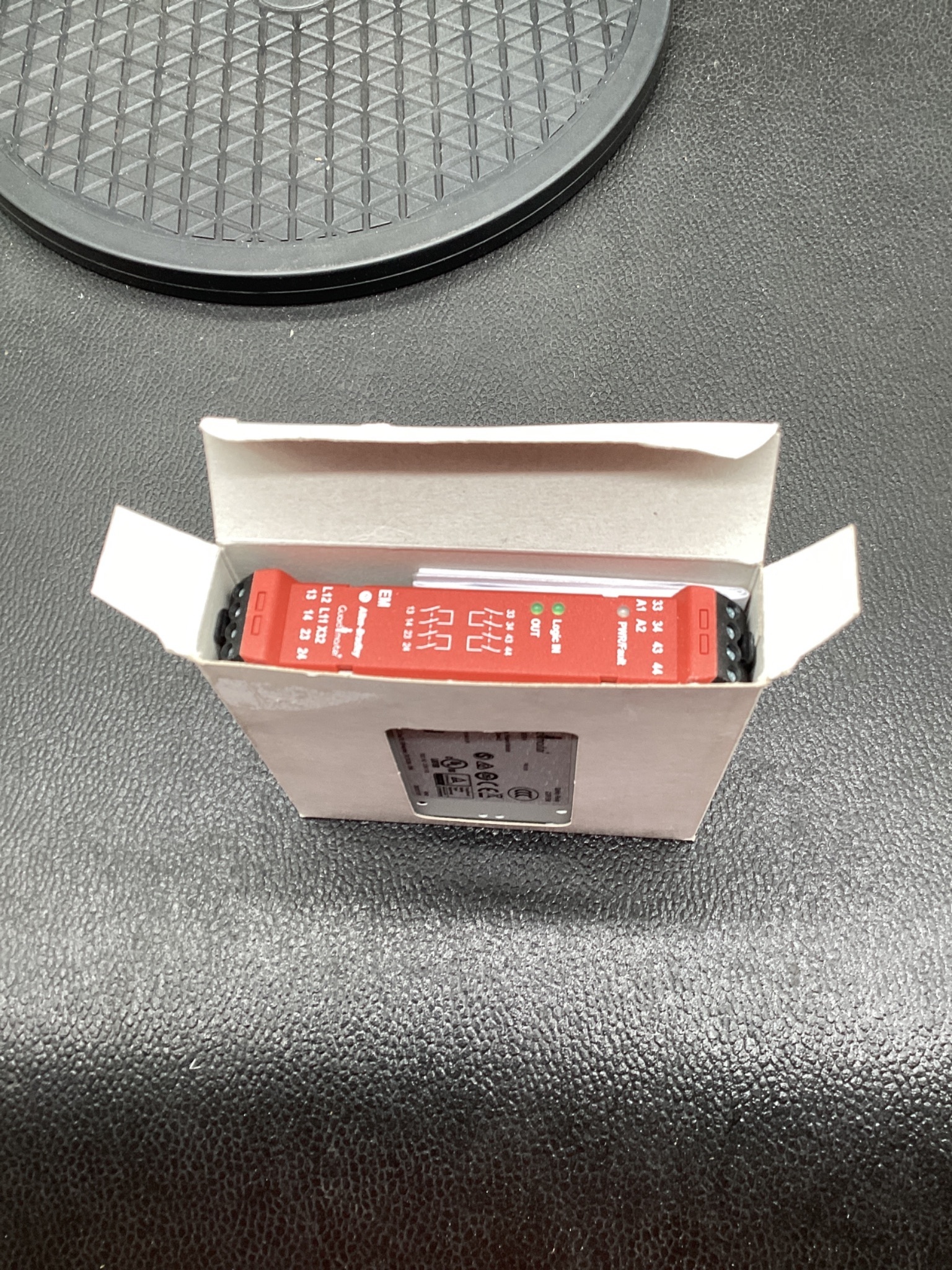 ALLEN-BRADLEY 440R-EM4R2 Guardmaster GSR EM Safety Relay Expansion Module NEW 4