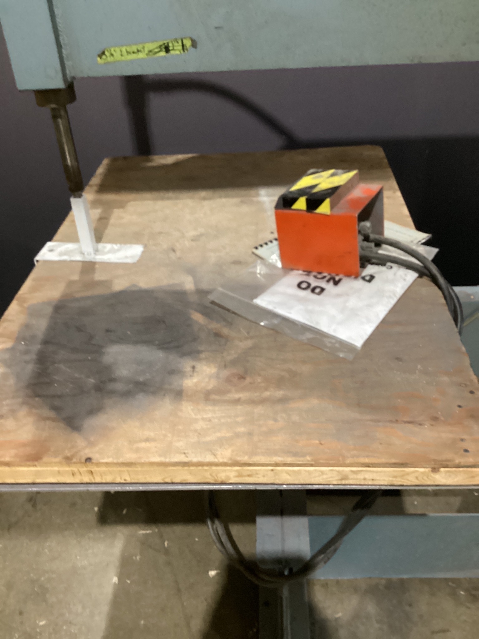 LOCKFORMER LETTER LOK SIGMA I Deep Throat Pneumatic Press USED 2