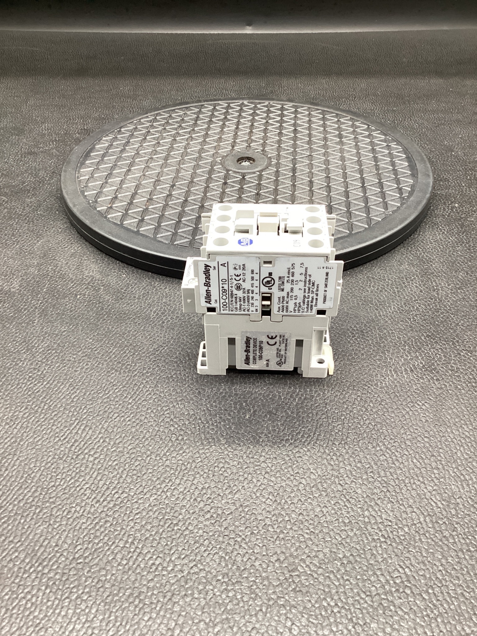 ALLEN-BRADLEY 100-C09P10 IEC Contactor NEW 3