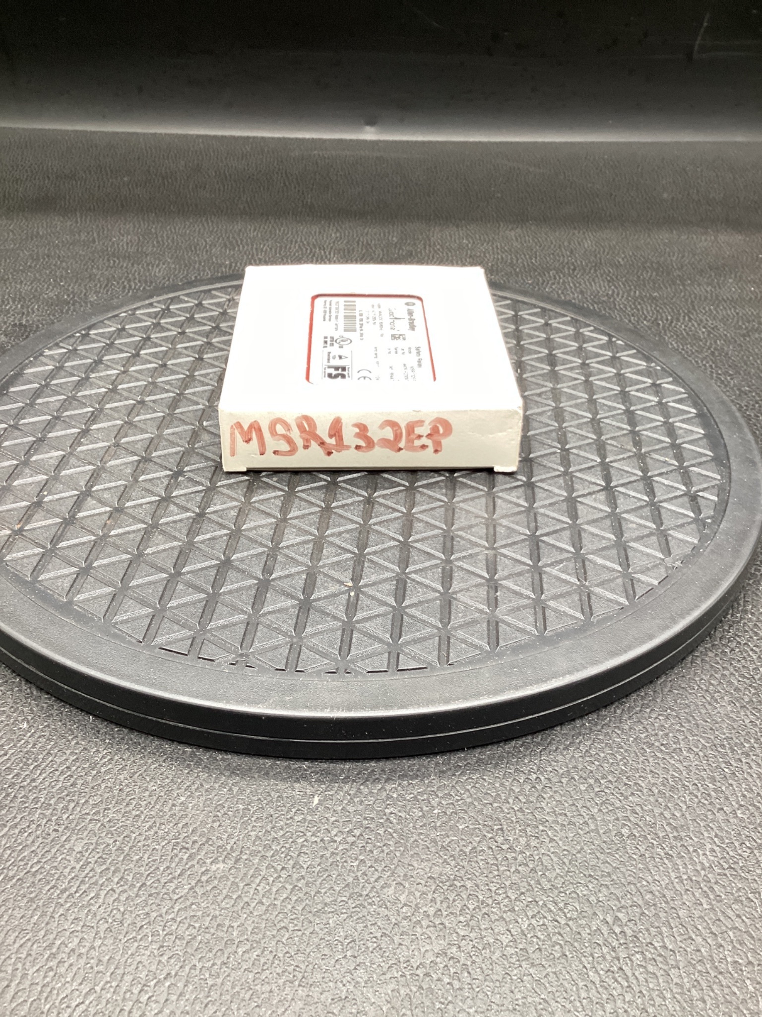 ALLEN-BRADLEY 440R-E23097 Guardmaster Safety Relay NEW 0