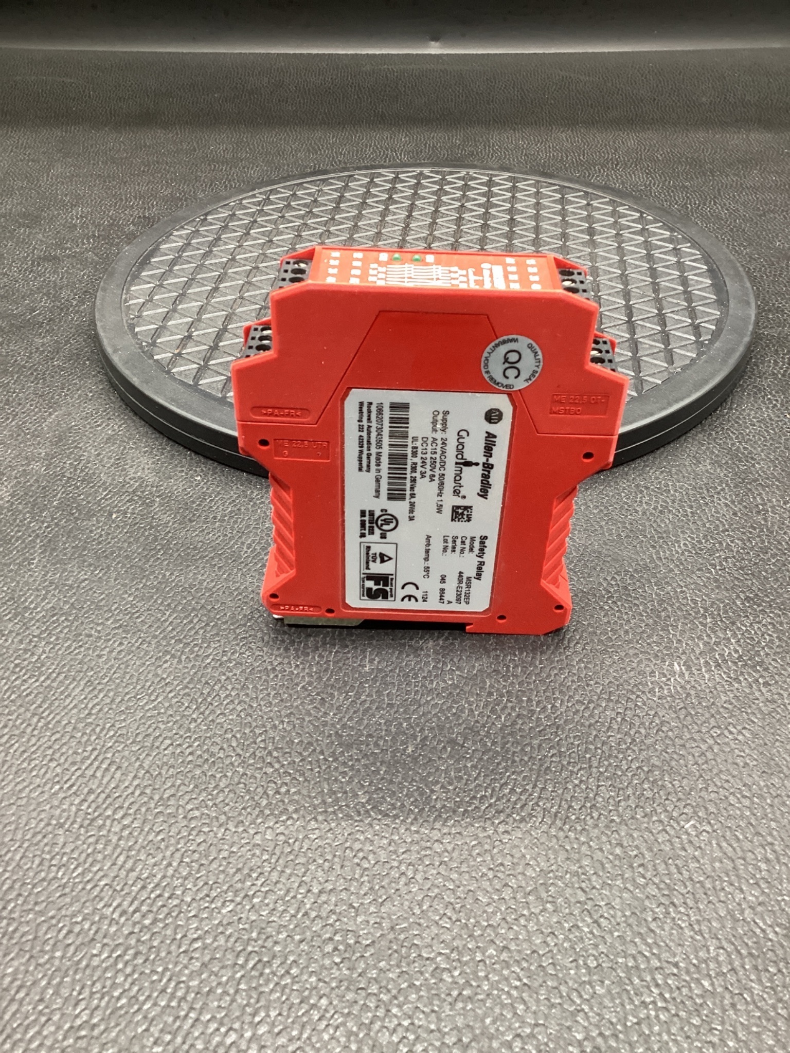 ALLEN-BRADLEY 440R-E23097 Guardmaster Safety Relay NEW 3