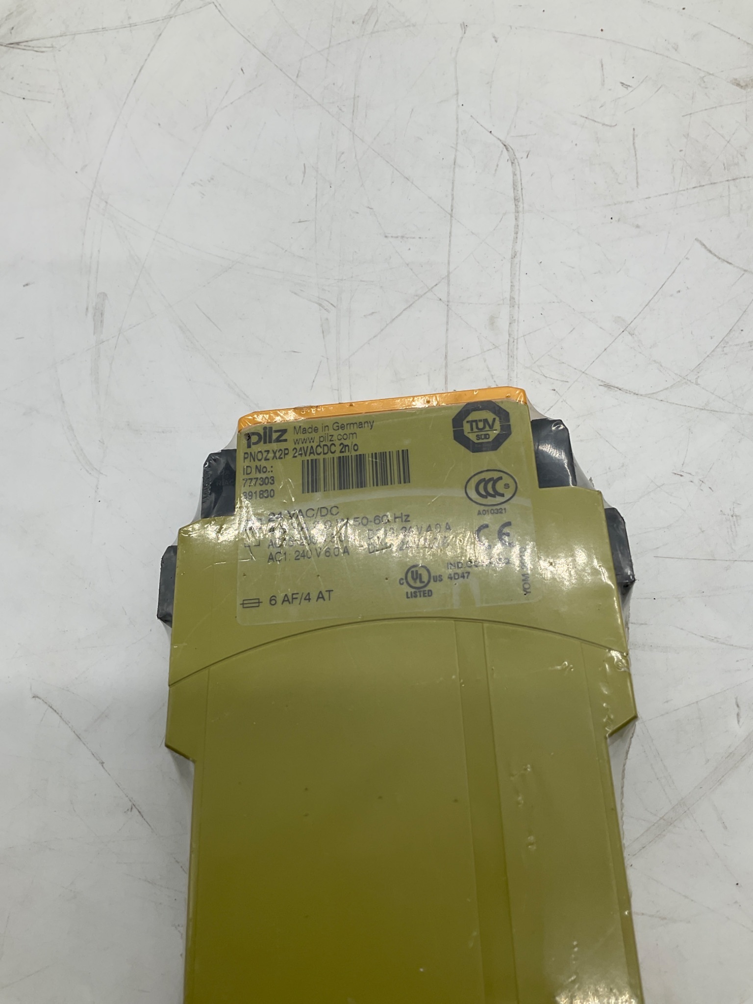 PILZ 777303 PNOZ X2P Safety Relay 24VAC/DC 2 N/O NEW 2