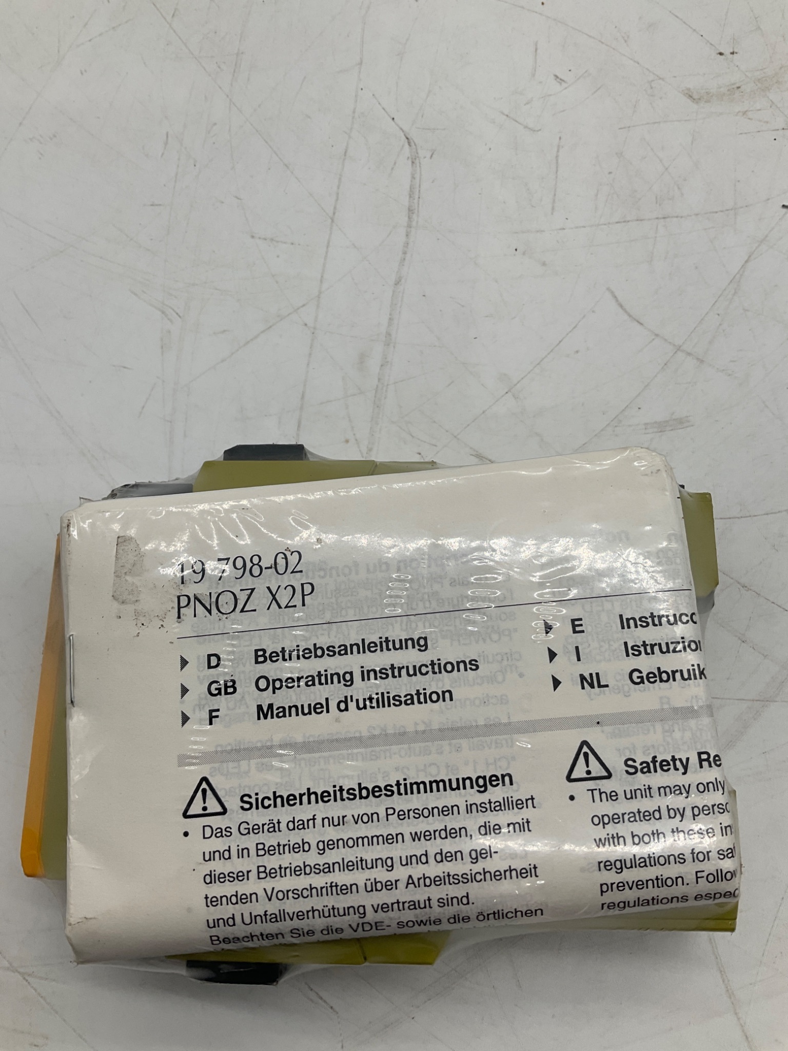 PILZ 777303 PNOZ X2P Safety Relay 24VAC/DC 2 N/O NEW 3