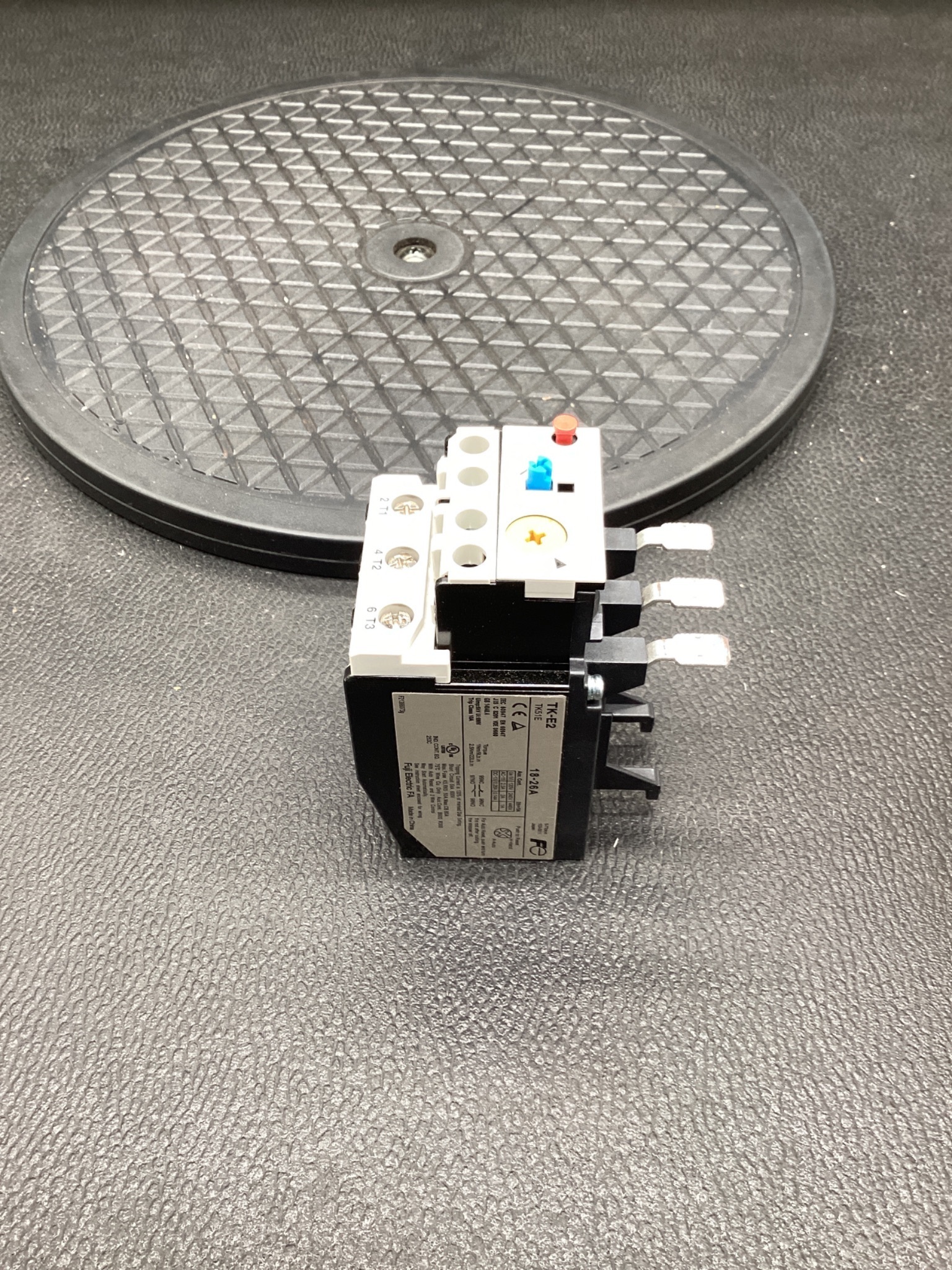 FUJI ELECTRIC TK-E2 Thermal Overload Relay 18-26A NEW 3