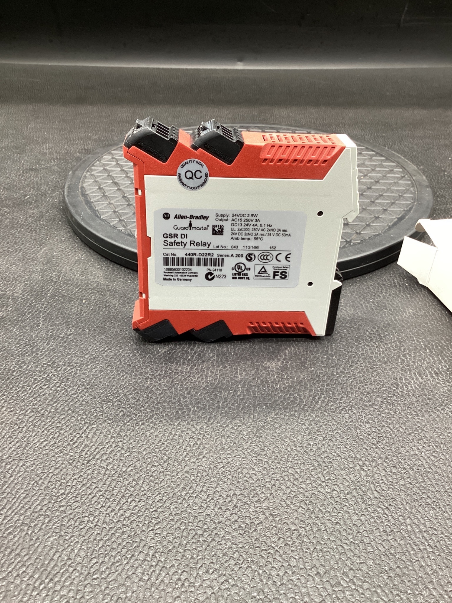ALLEN-BRADLEY 440R-D22R2 Guardmaster GSR DI Safety Relay NEW 4