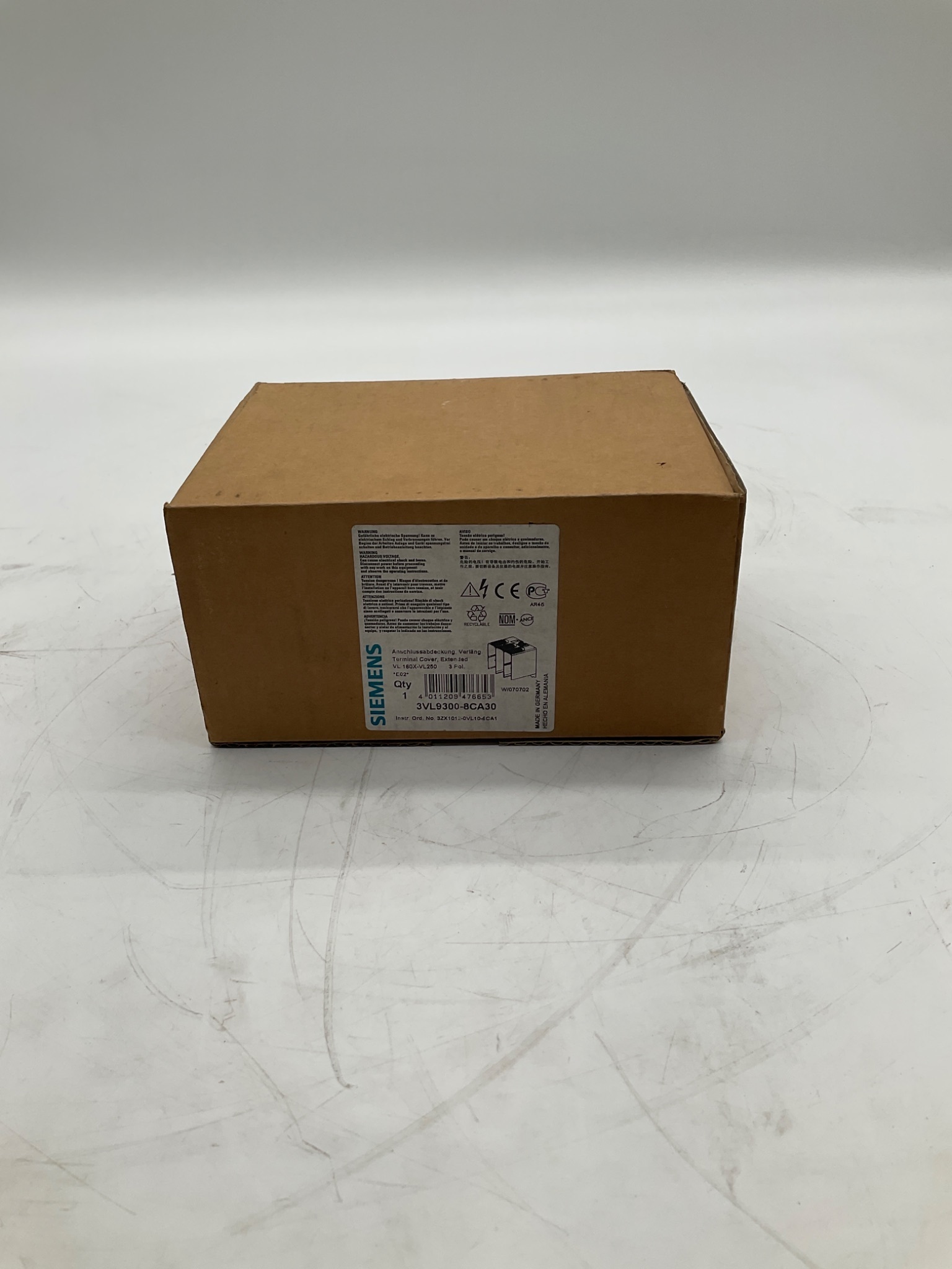 SIEMENS 3VL9300-8CA30 Extended Terminal Cover 3 Pole NEW 0