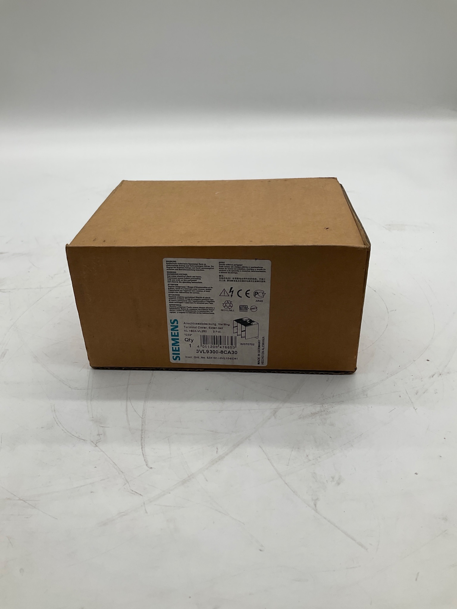 SIEMENS 3VL9300-8CA30 Extended Terminal Cover 3 Pole NEW 3