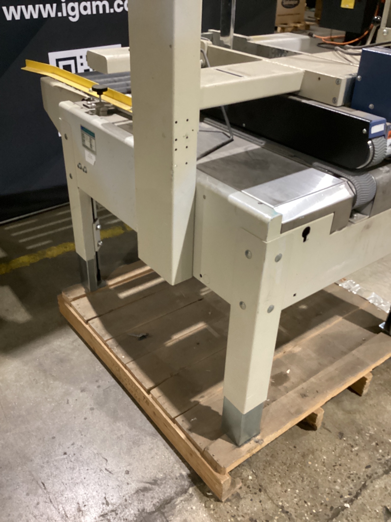 INTERPACK USA2324-TB Carton Sealer USED 1