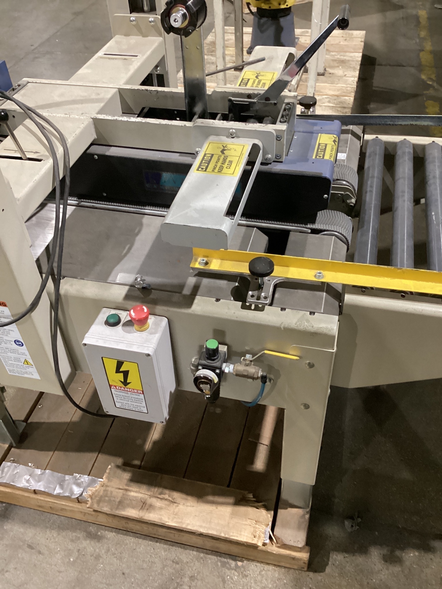 INTERPACK USA2324-TB Carton Sealer USED 3